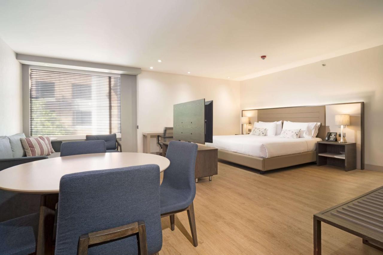 Deluxe King Suite