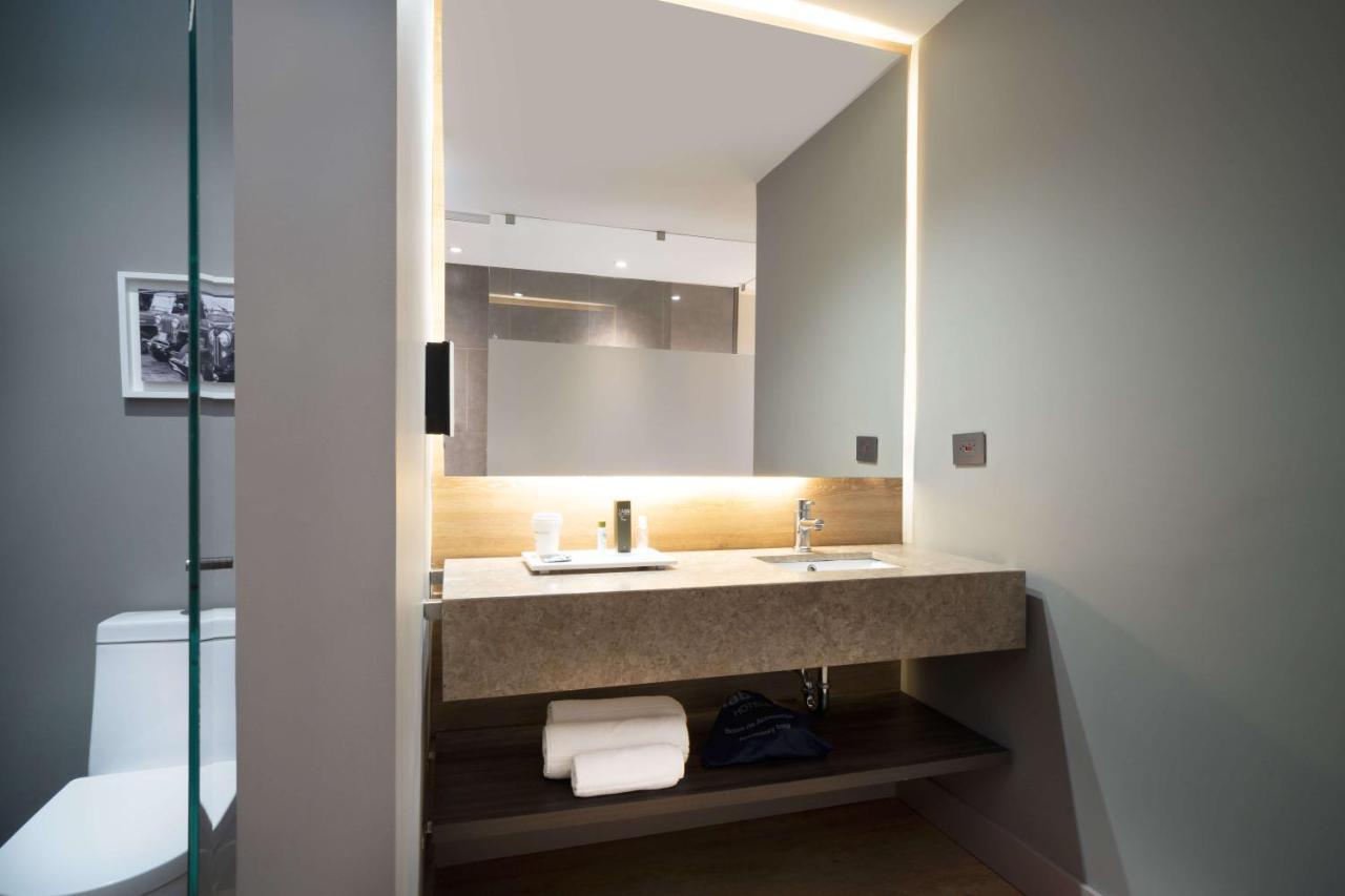 Deluxe King Suite