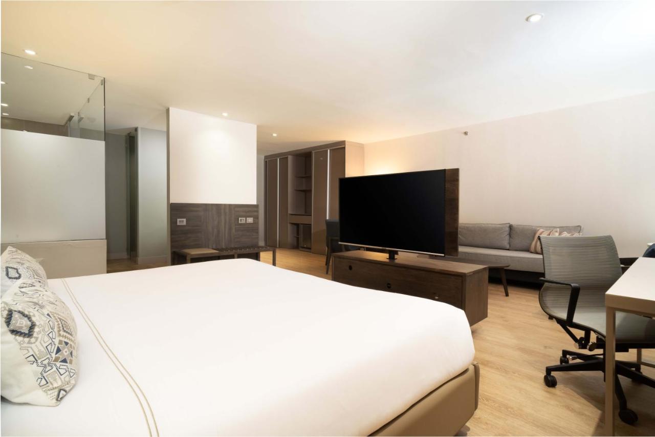 Deluxe King Suite