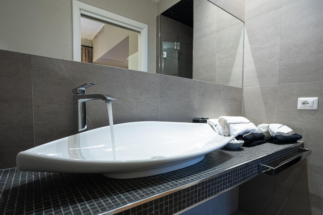 Deluxe Double Room Spa Shower