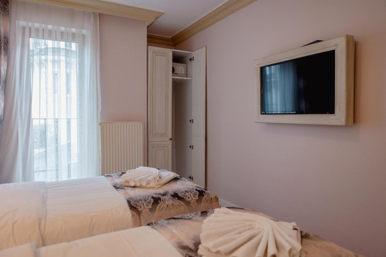 Twin Room with Private Bathroom