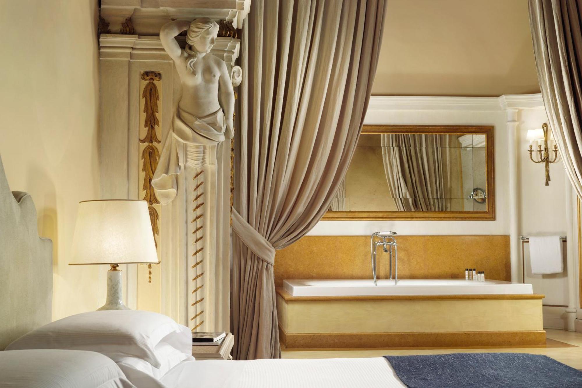 Junior Suite Hot Tub