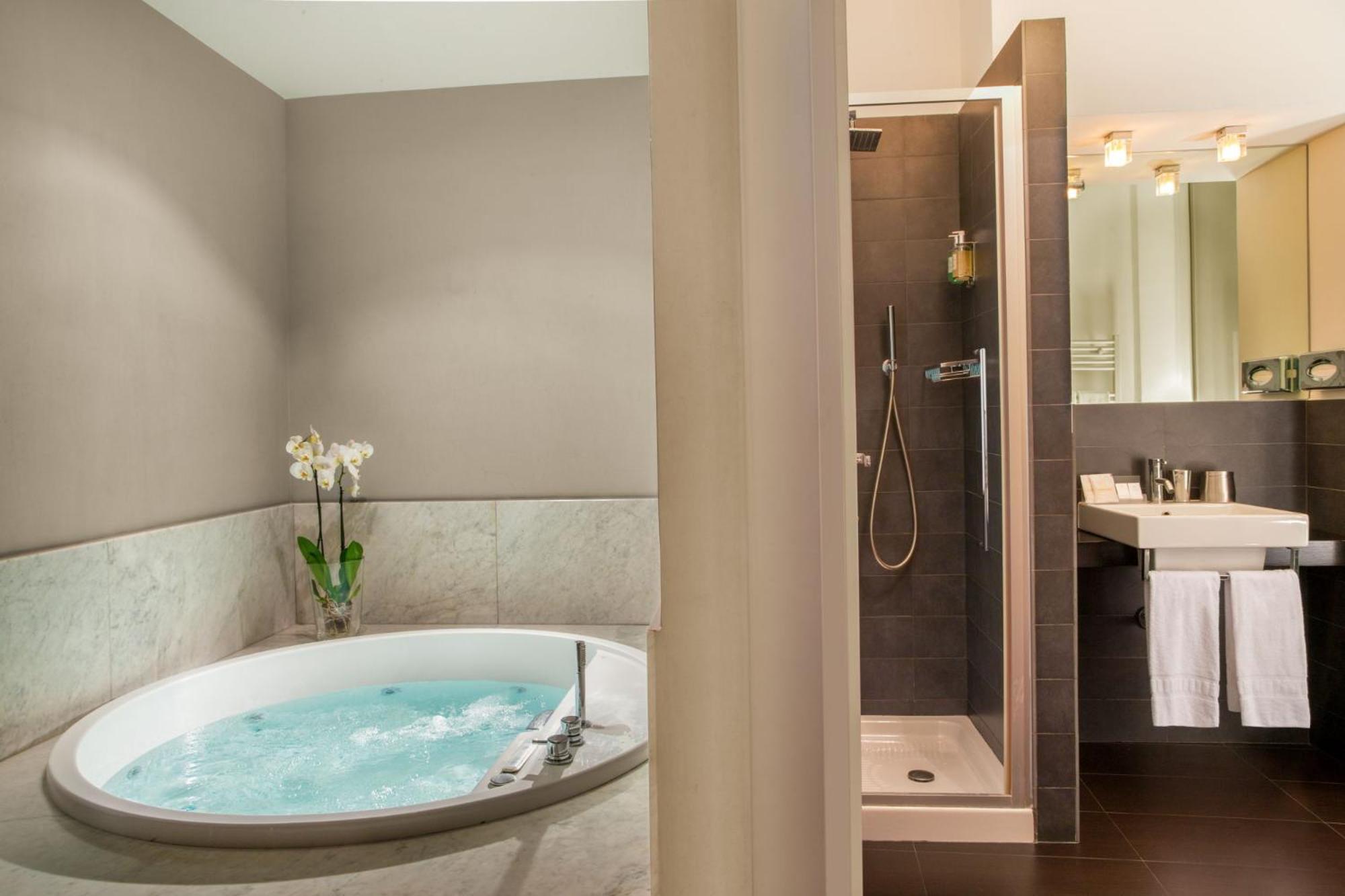 Suite Spa Bath