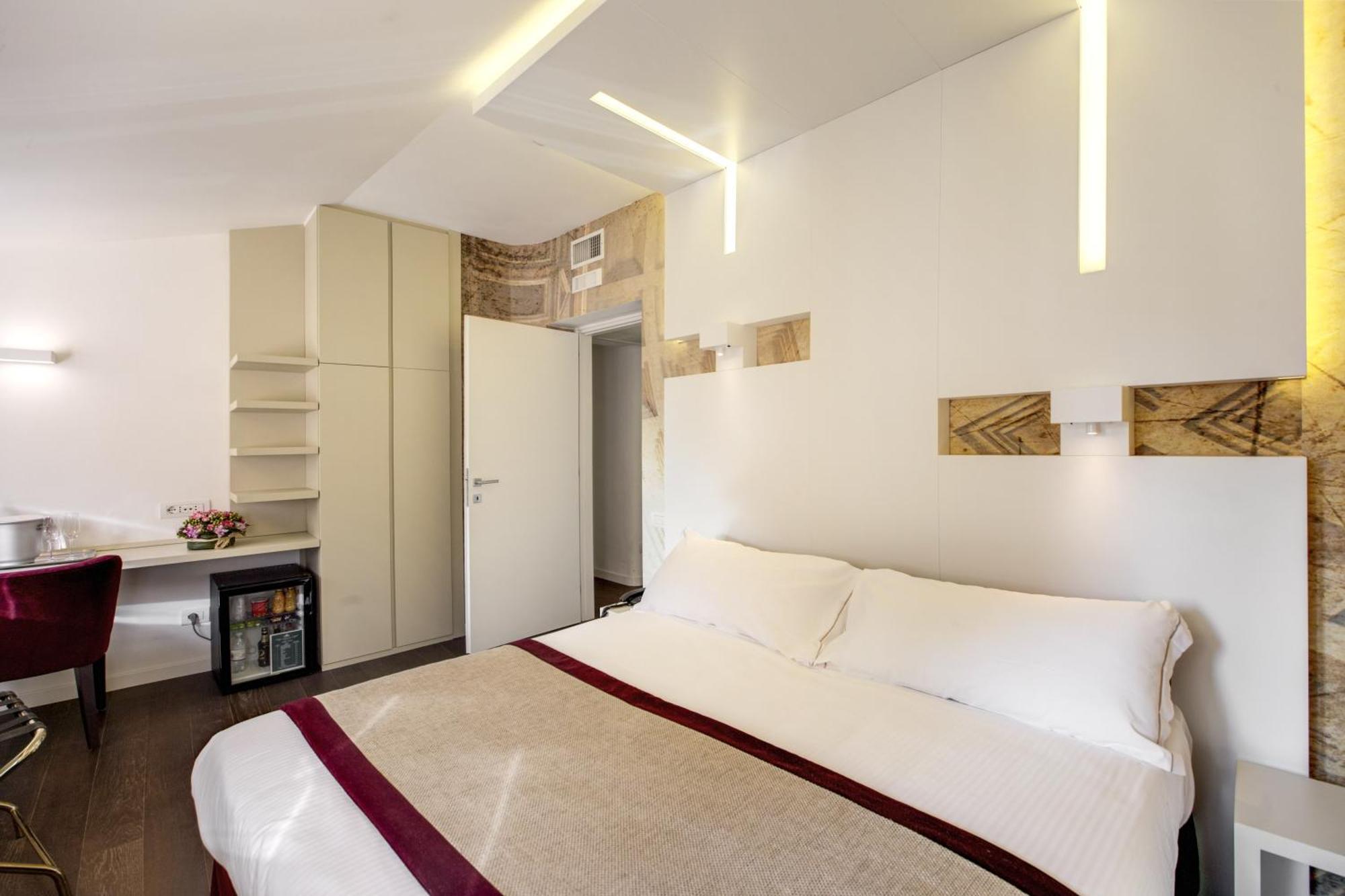 Junior Suite Pantheon View on the 5th floor