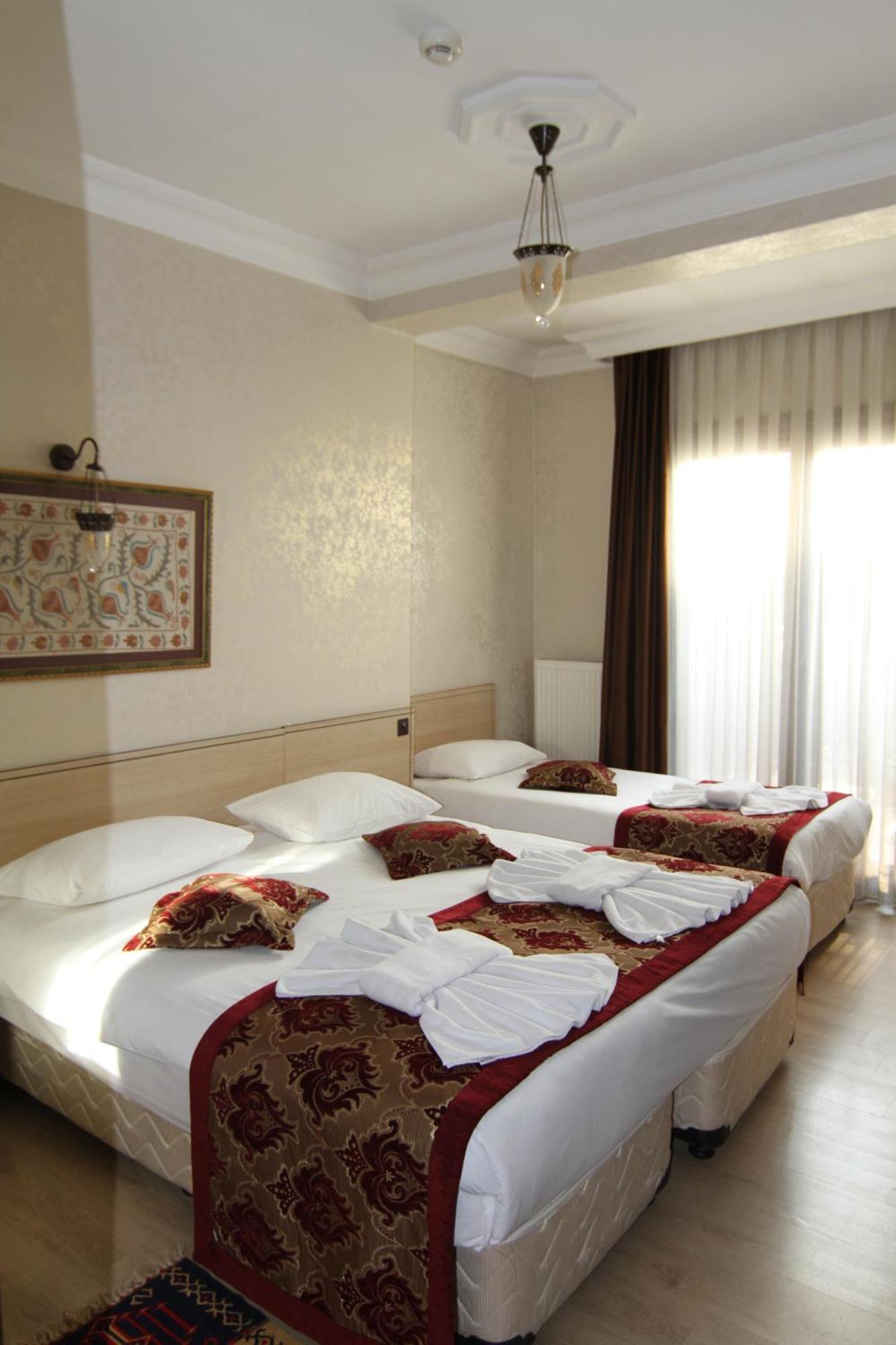 Standard Triple Room with Street View