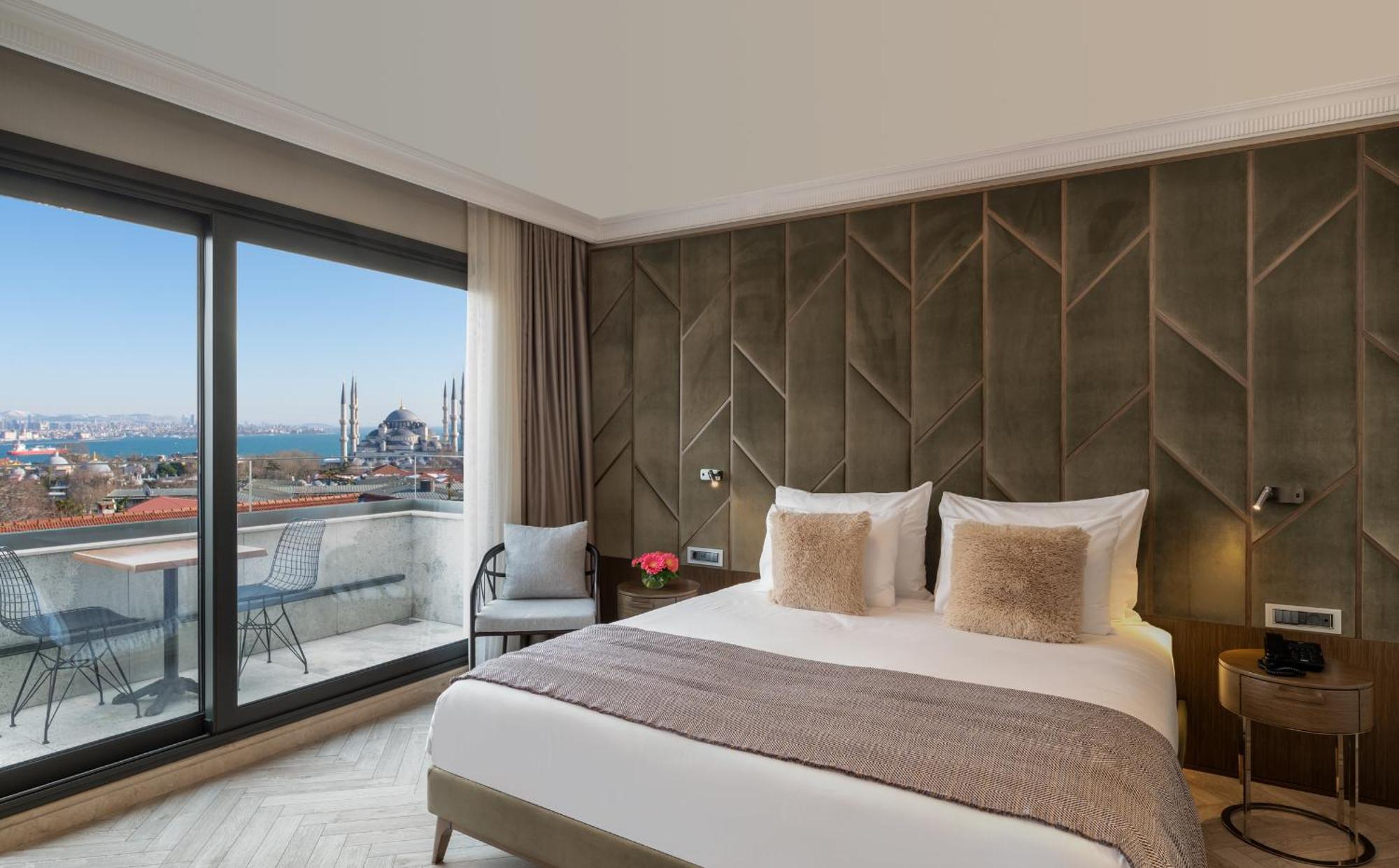 Deluxe Double Room with Balcony and Sea View
