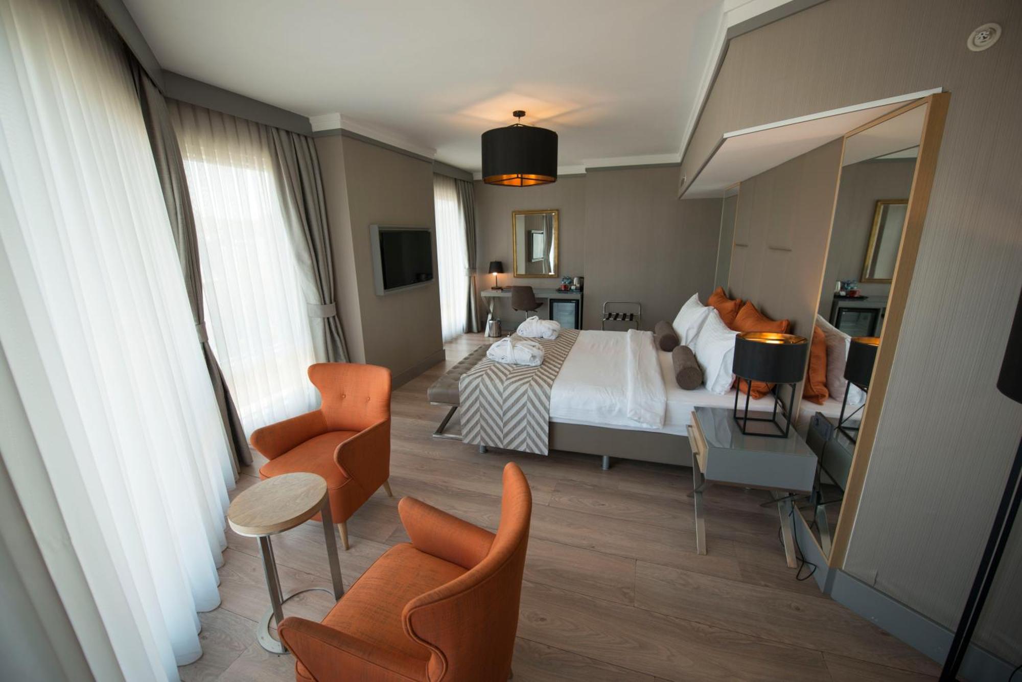 Queen Suite with Sea View