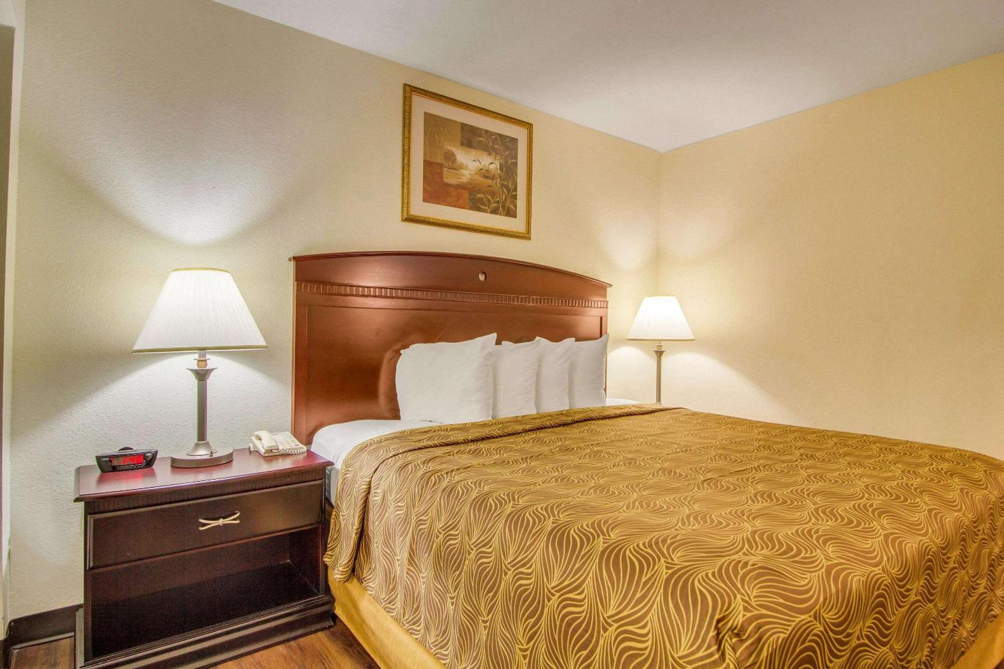 King Suite - Accessible/Non-Smoking