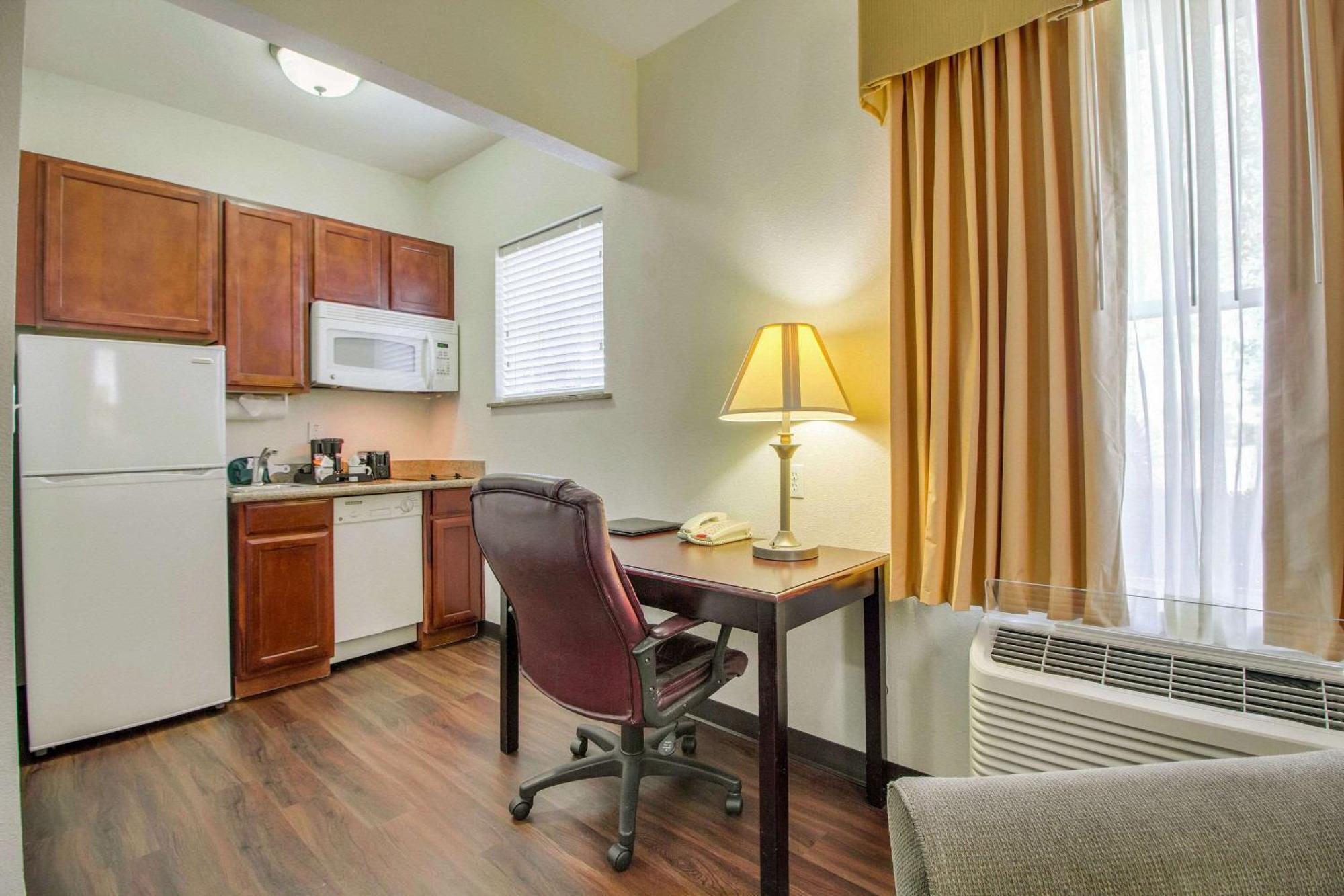 Queen Suite with Two Queen Beds - Accessible/Non-Smoking