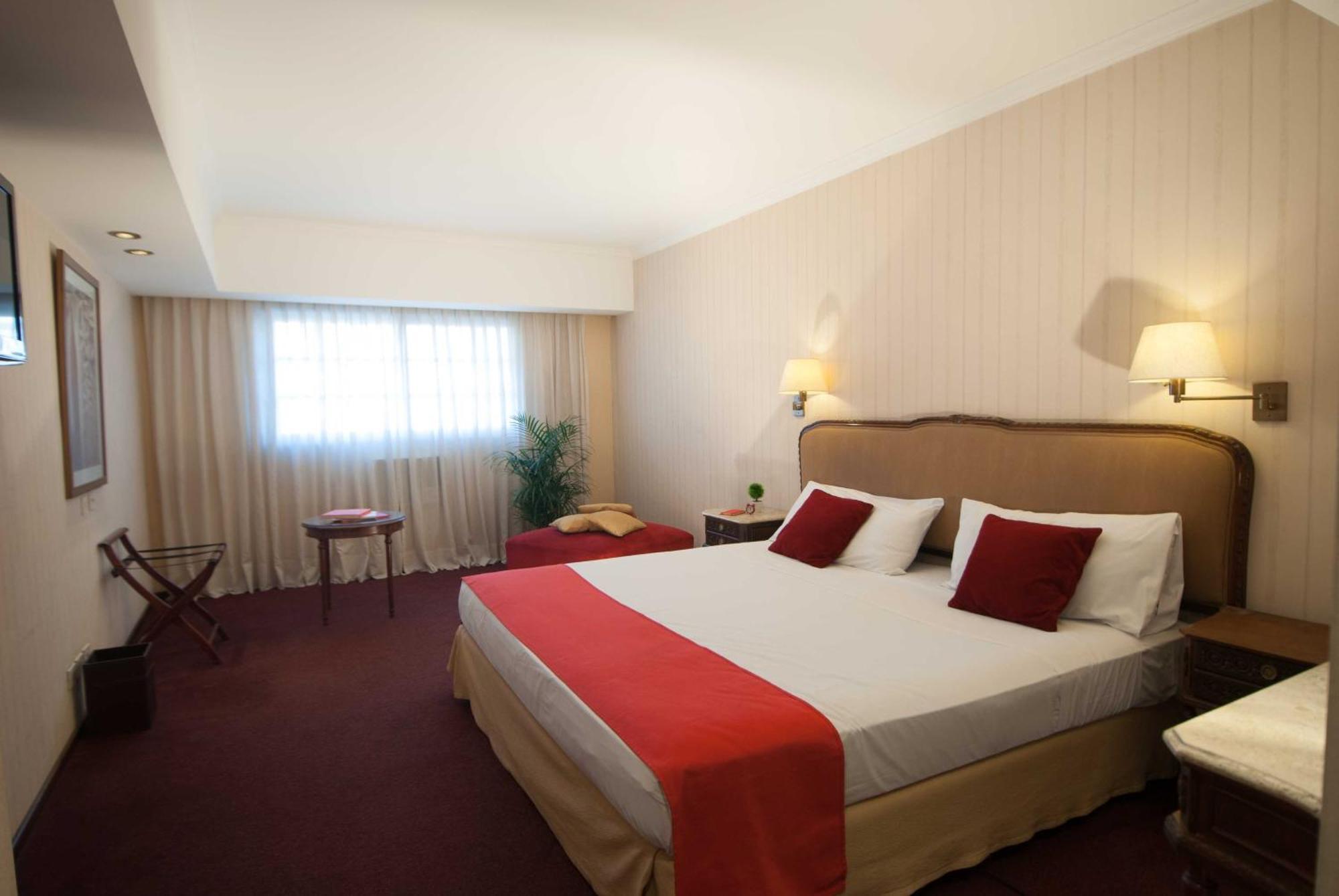 Room One Queen Bed One Single Bed Non-Smoking