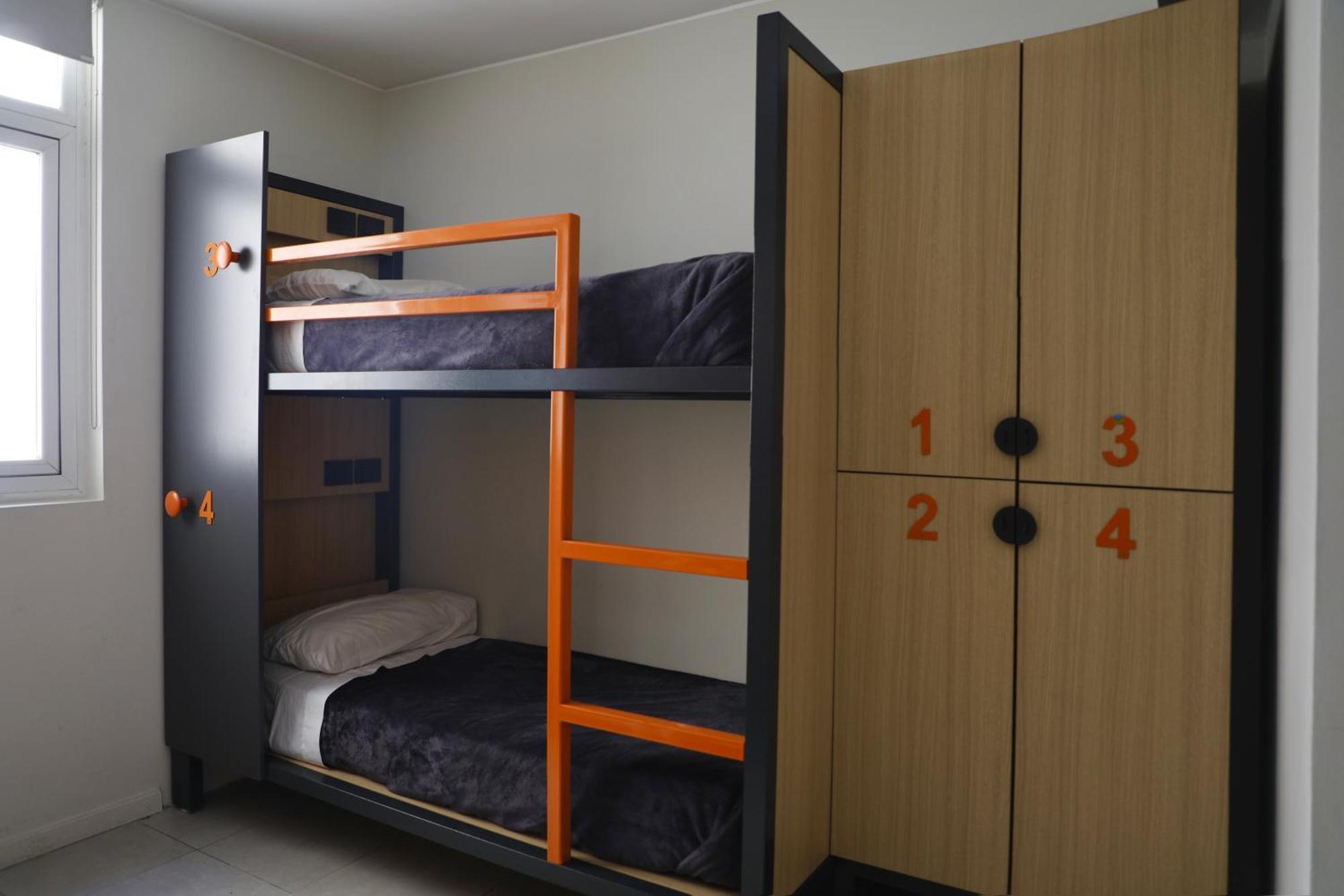 Bed 6-Bed Dormitory Room