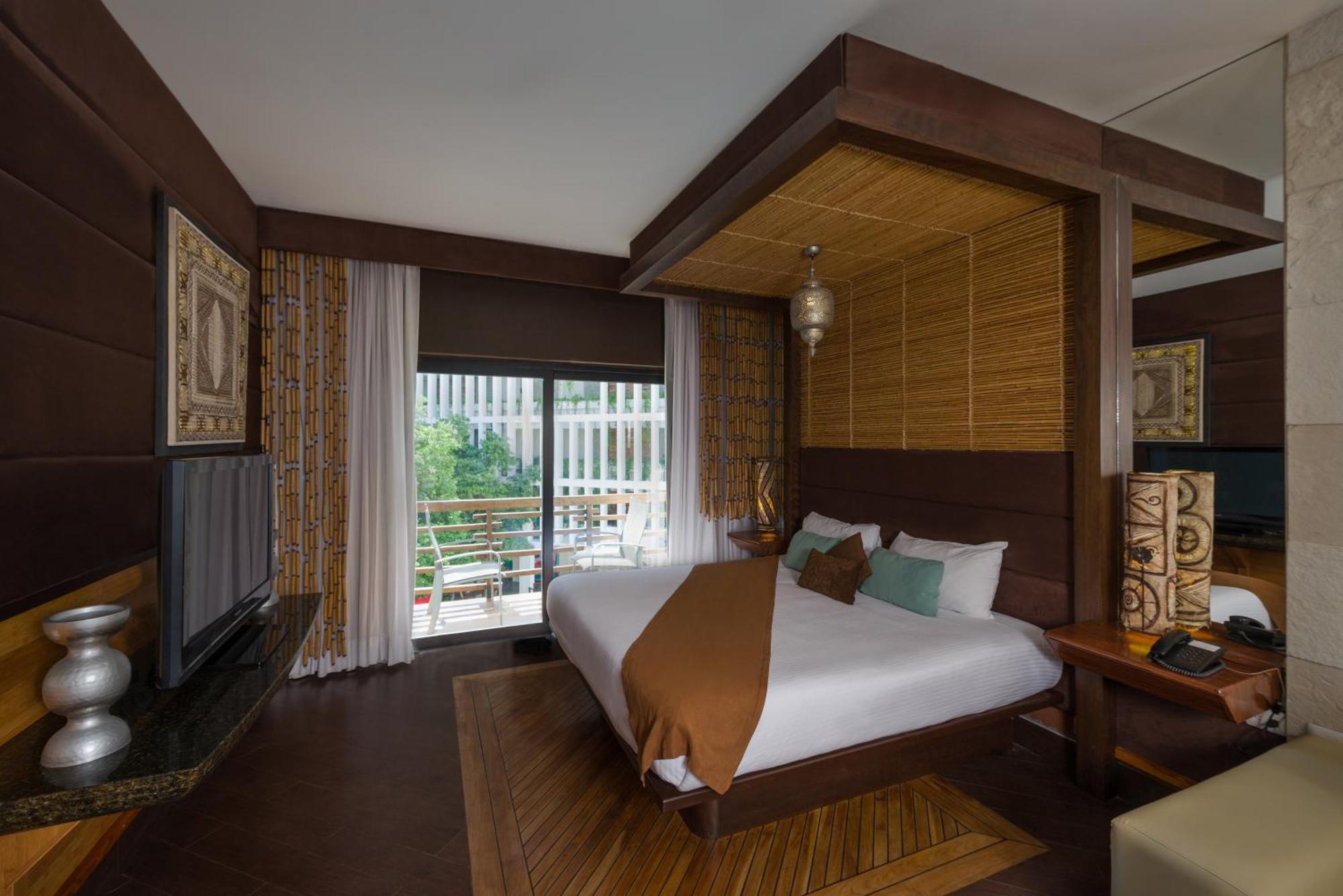 Junior Suite Street View