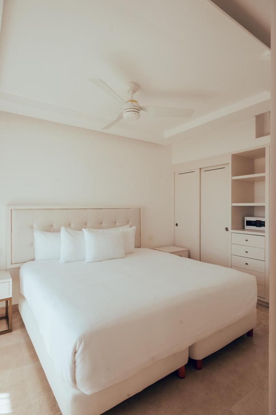 Two-bedroom Family Private Jacuzzi & Roof