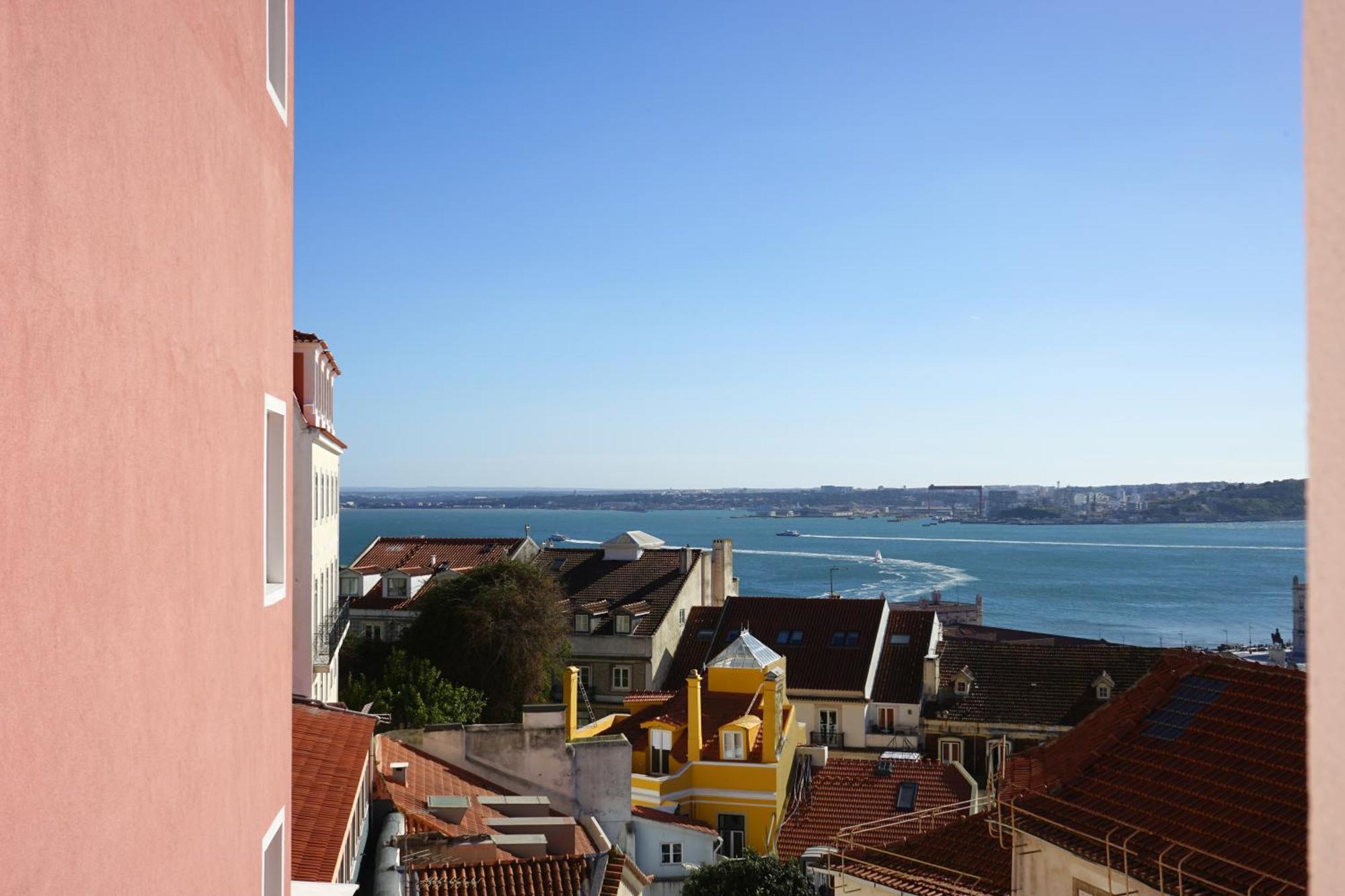 Luxury Duplex Suite Panoramic River City Castle View