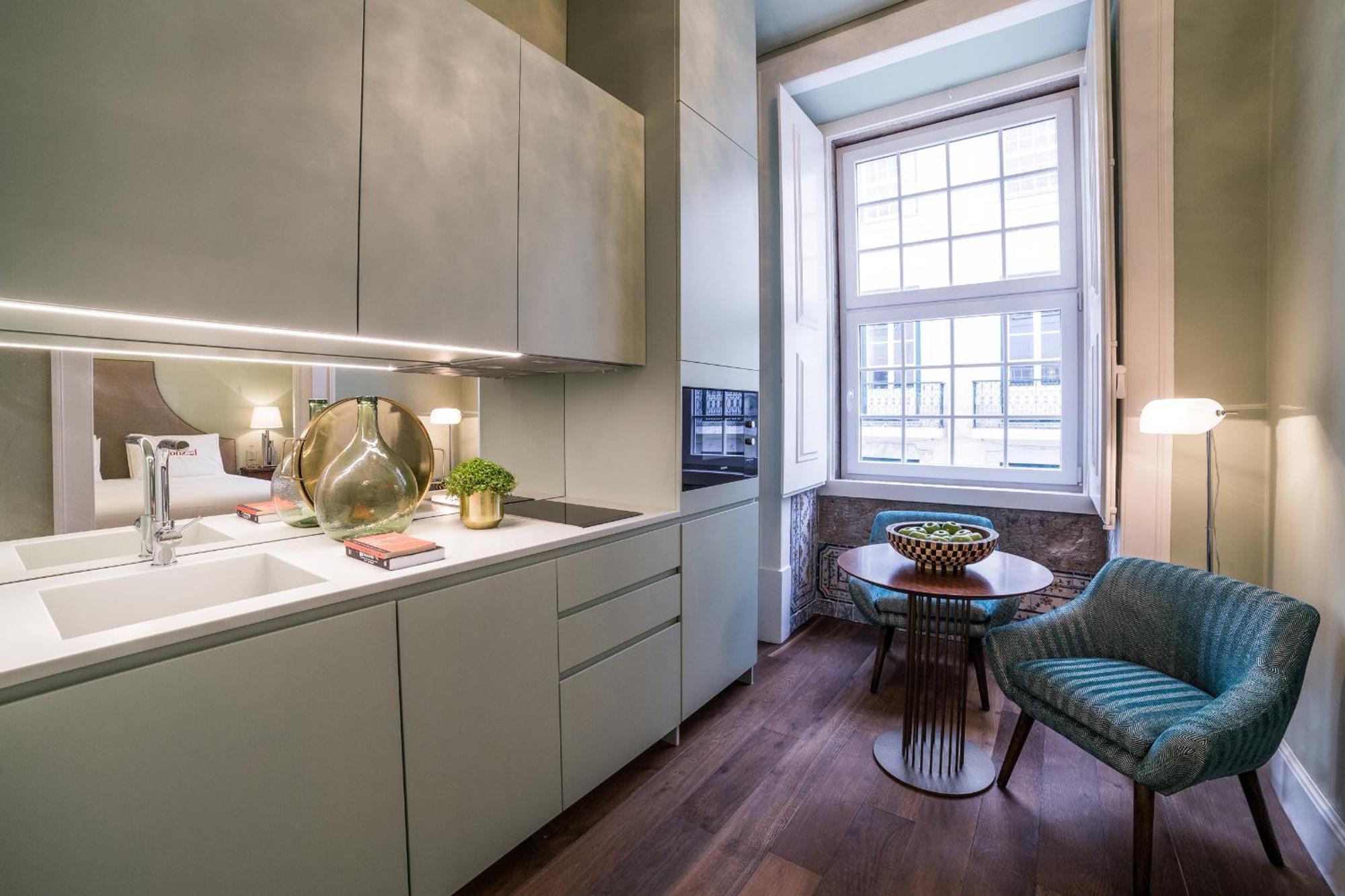 Deluxe One-Bedroom Apartment