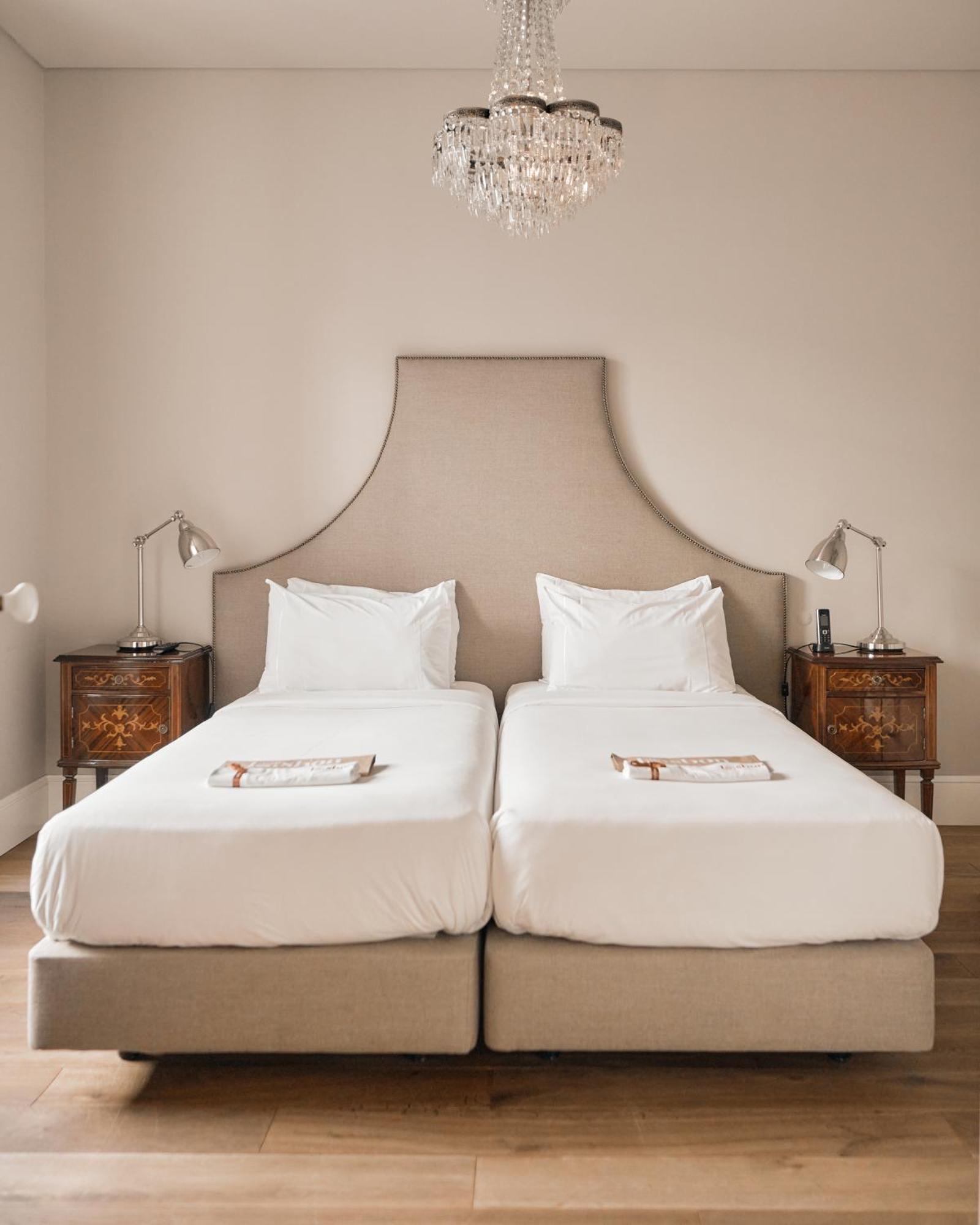 Deluxe One-Bedroom Apartment