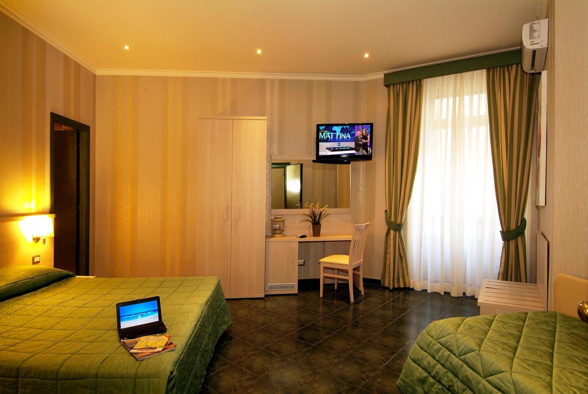 Triple Room