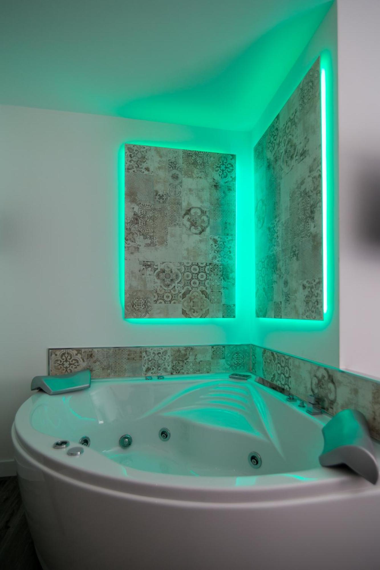 Deluxe Double or Twin Room Spa Bath