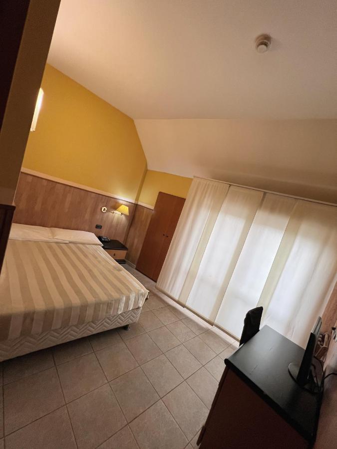 Small Double Room,1632217812:JPEG
