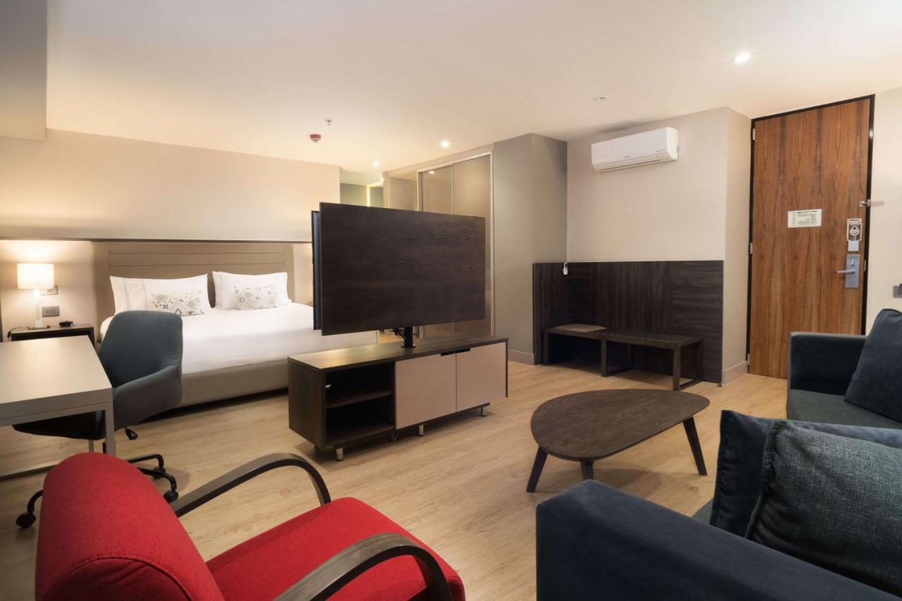Deluxe King Suite