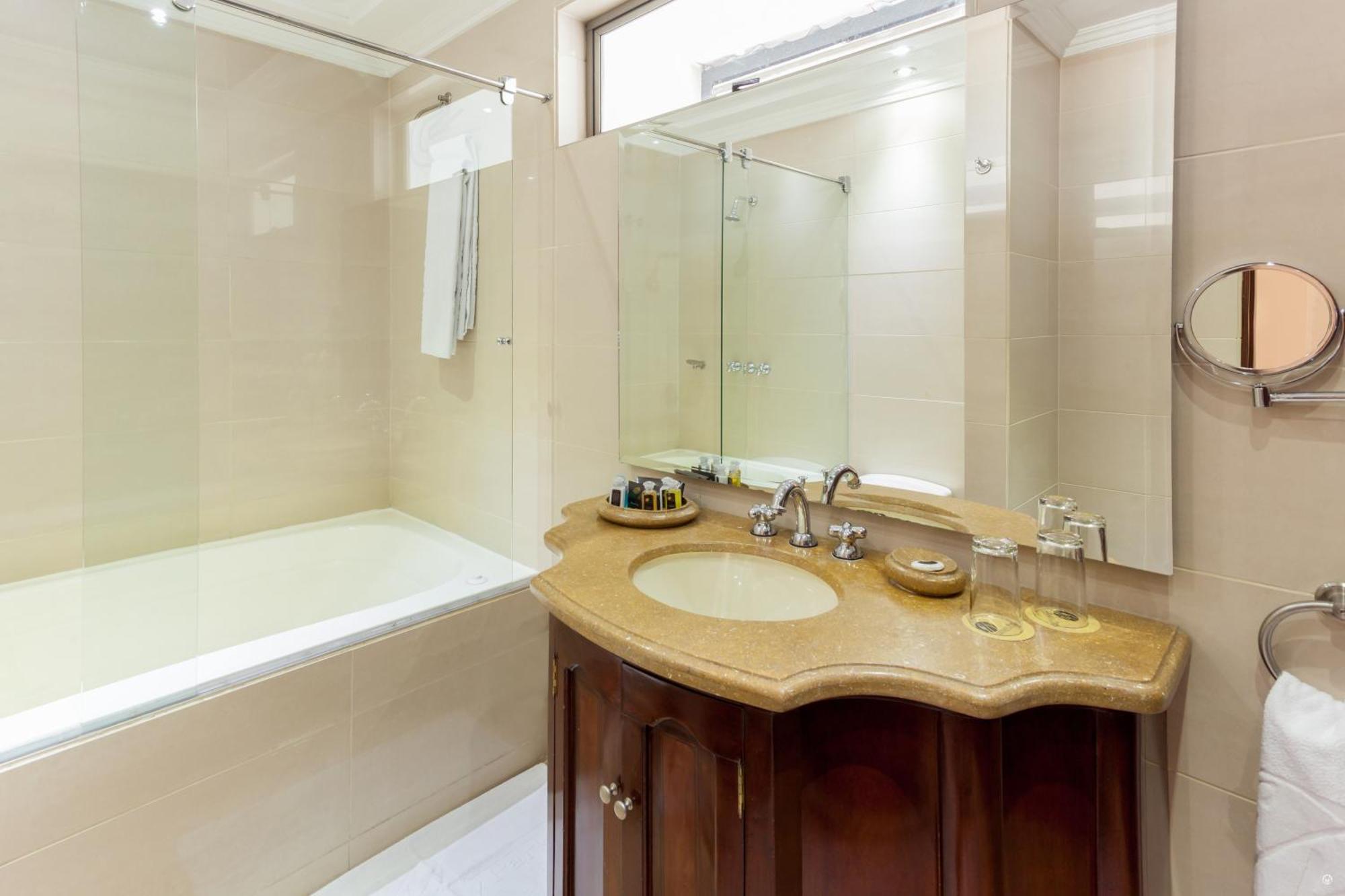 Standard Queen Room