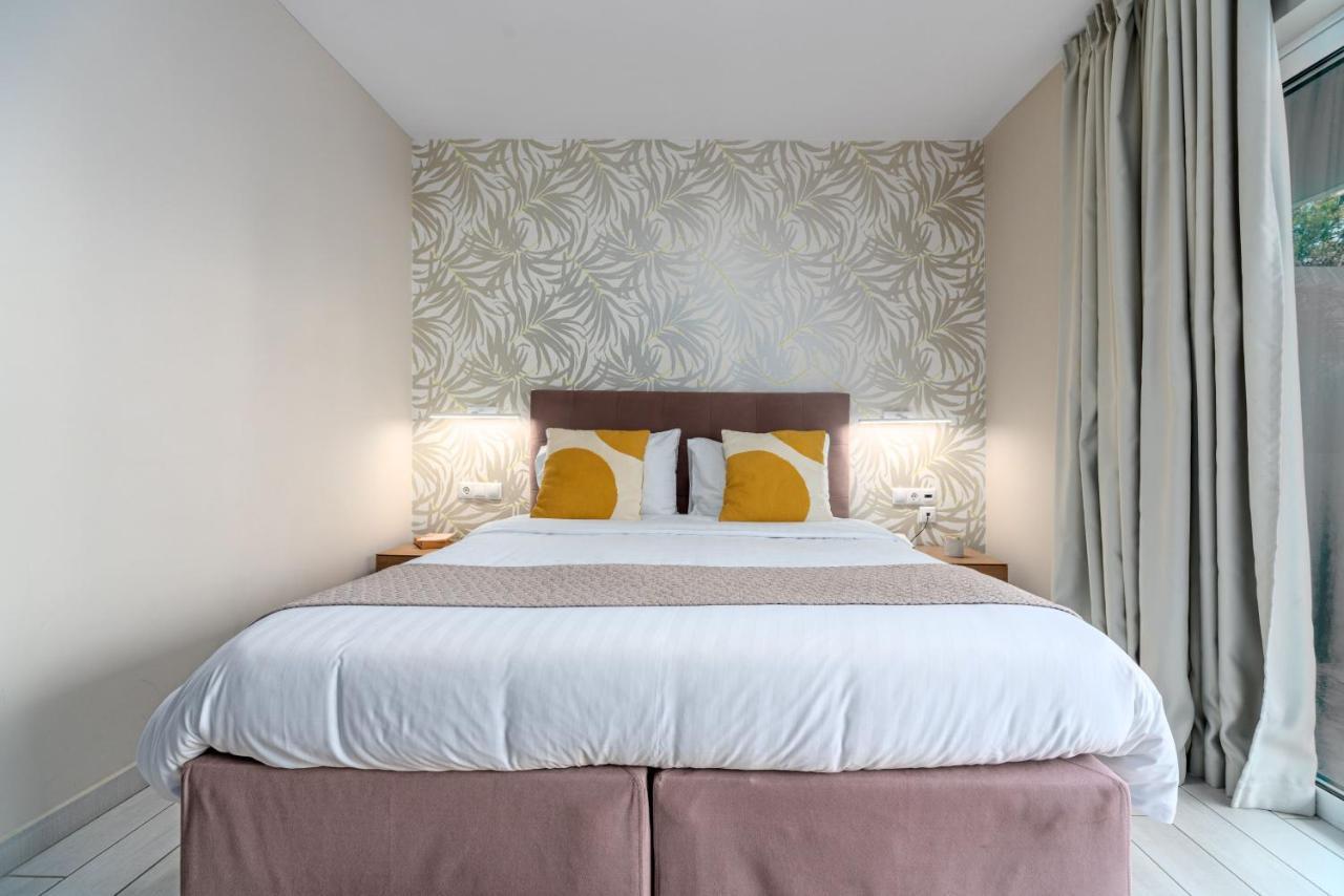 King Suite Balcony & Side Sea View