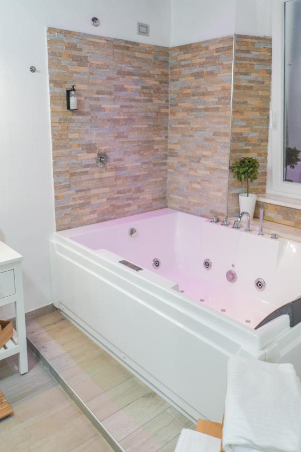Double Room Spa Bath