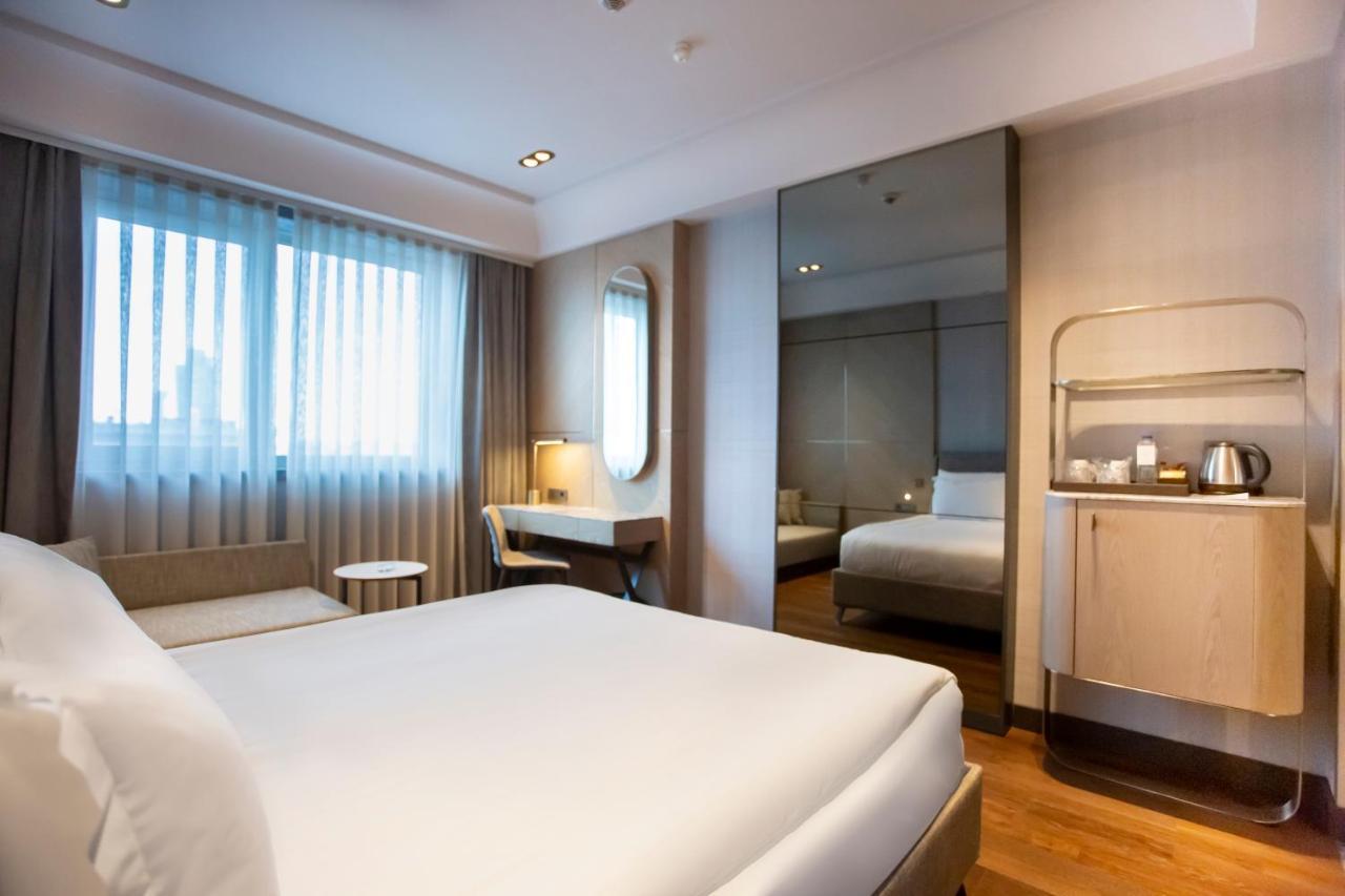 Deluxe Queen Room
