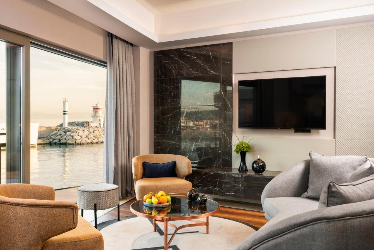 King Suite with Sea View - Non-Smoking