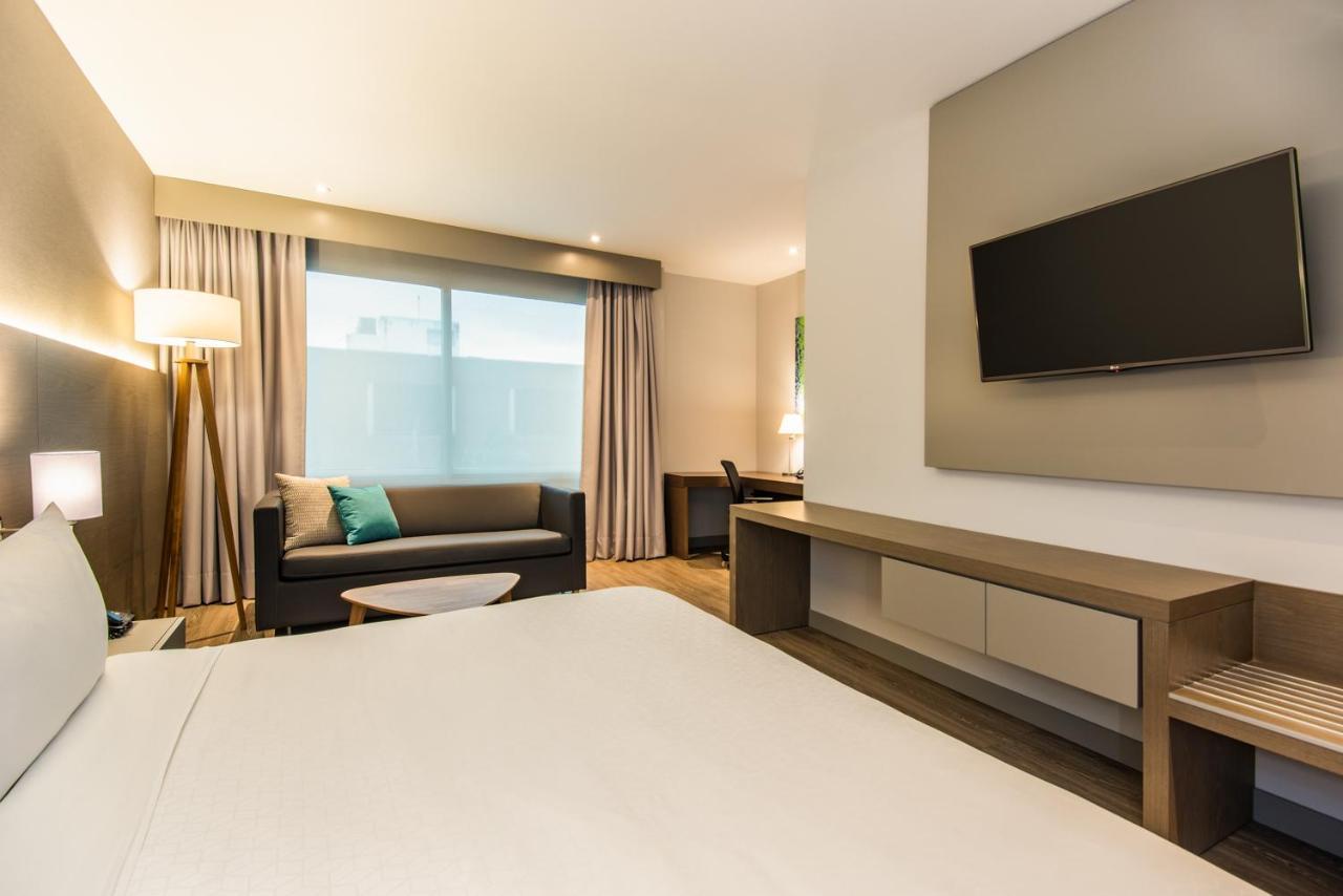 Standard King Room Accessible
