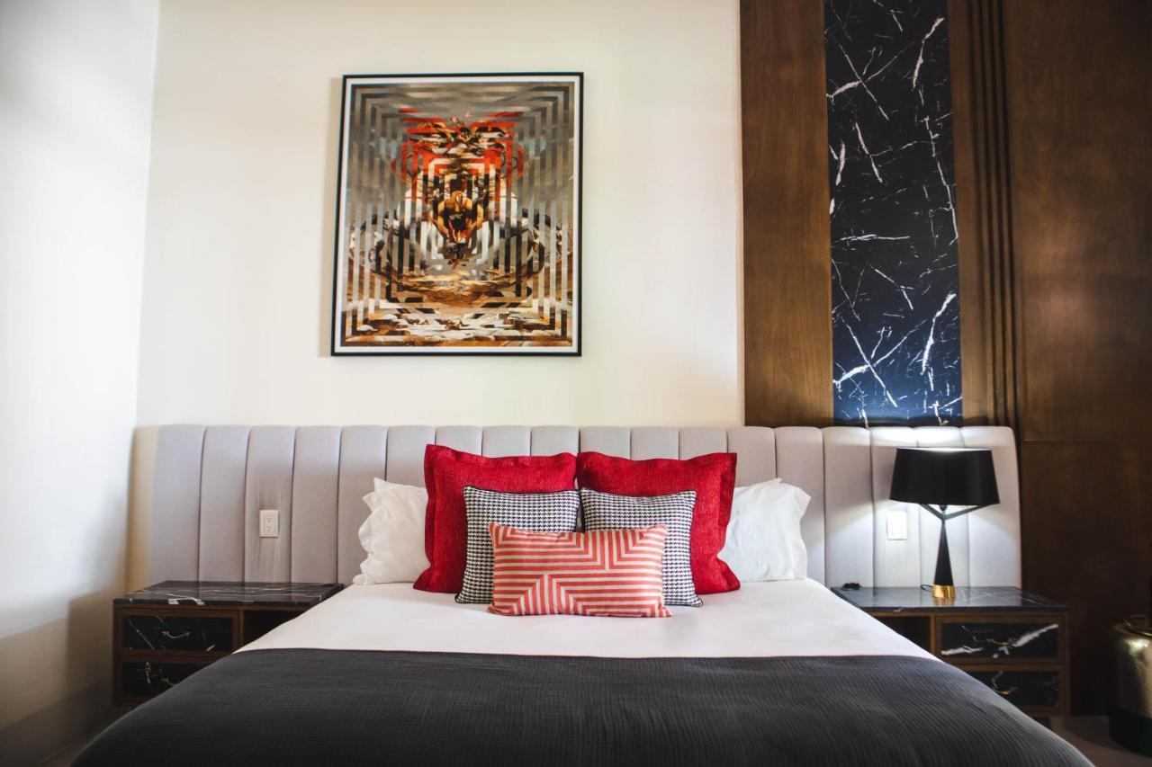 Deluxe King Suite