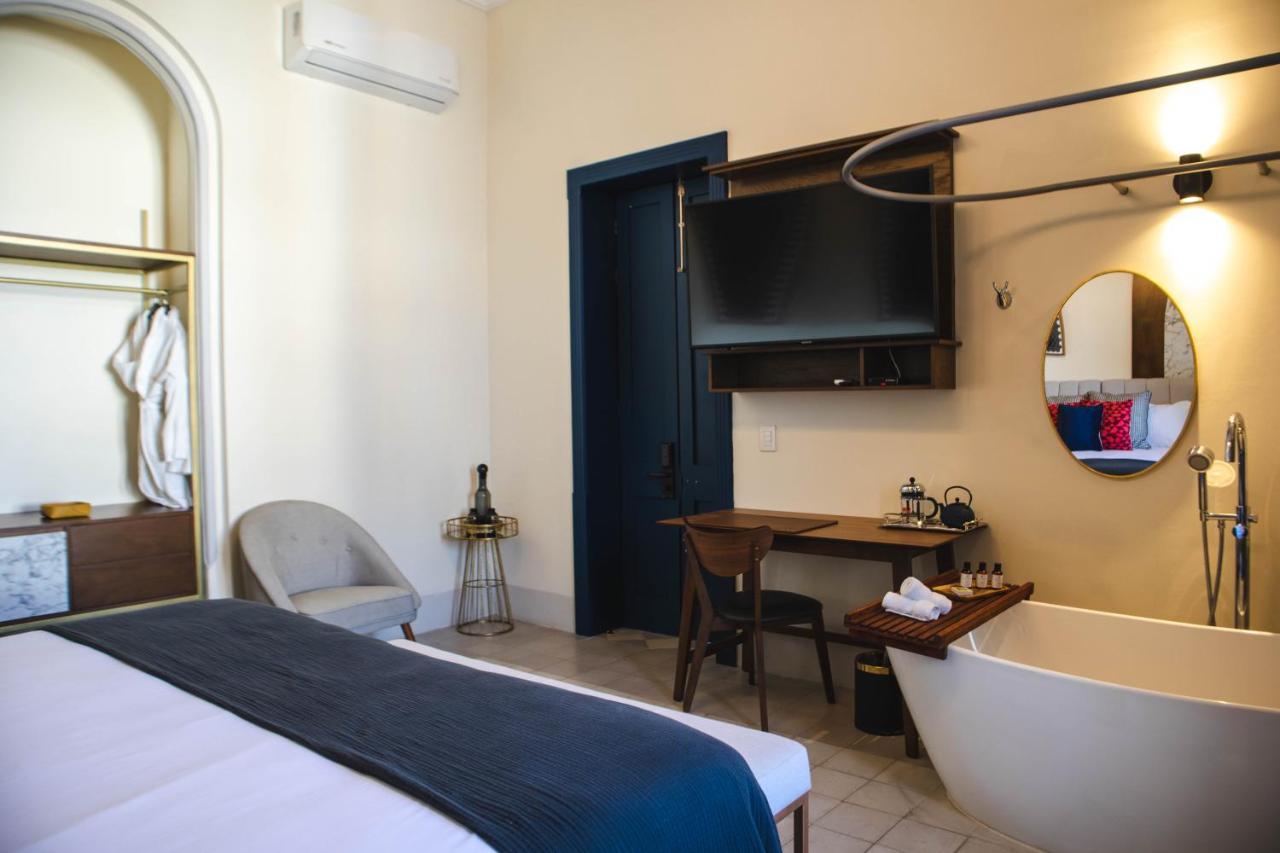 Deluxe King Suite
