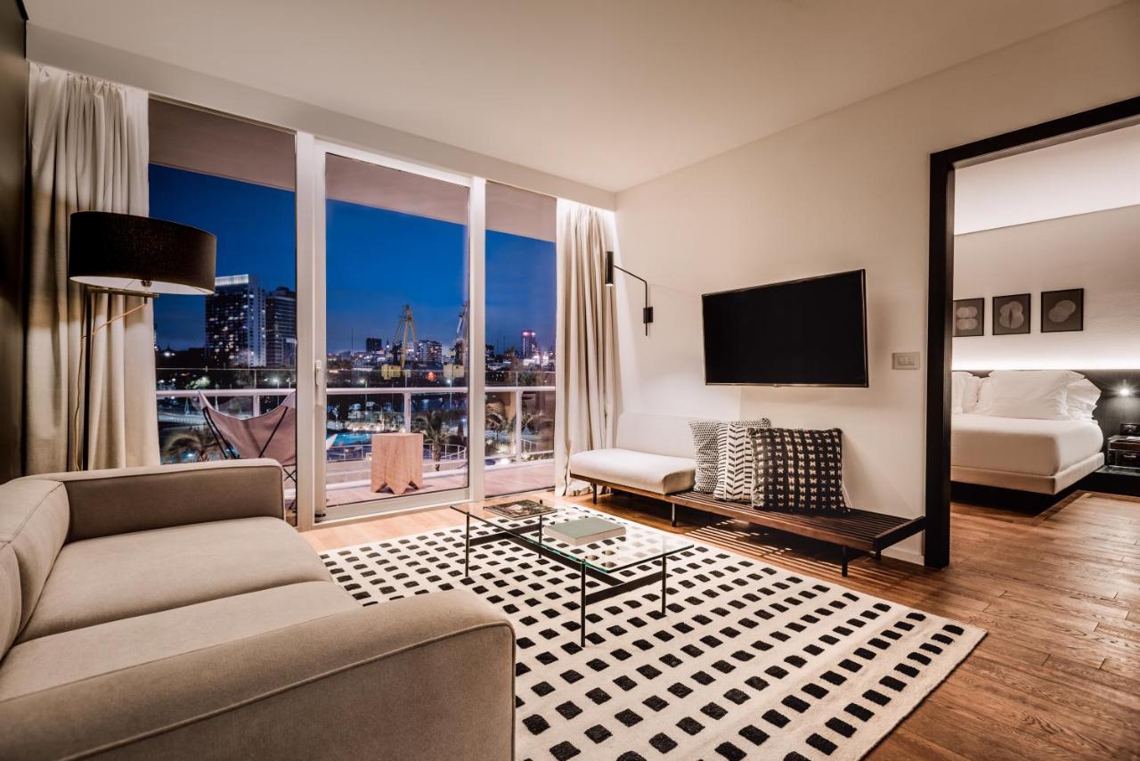 Deluxe King Suite View