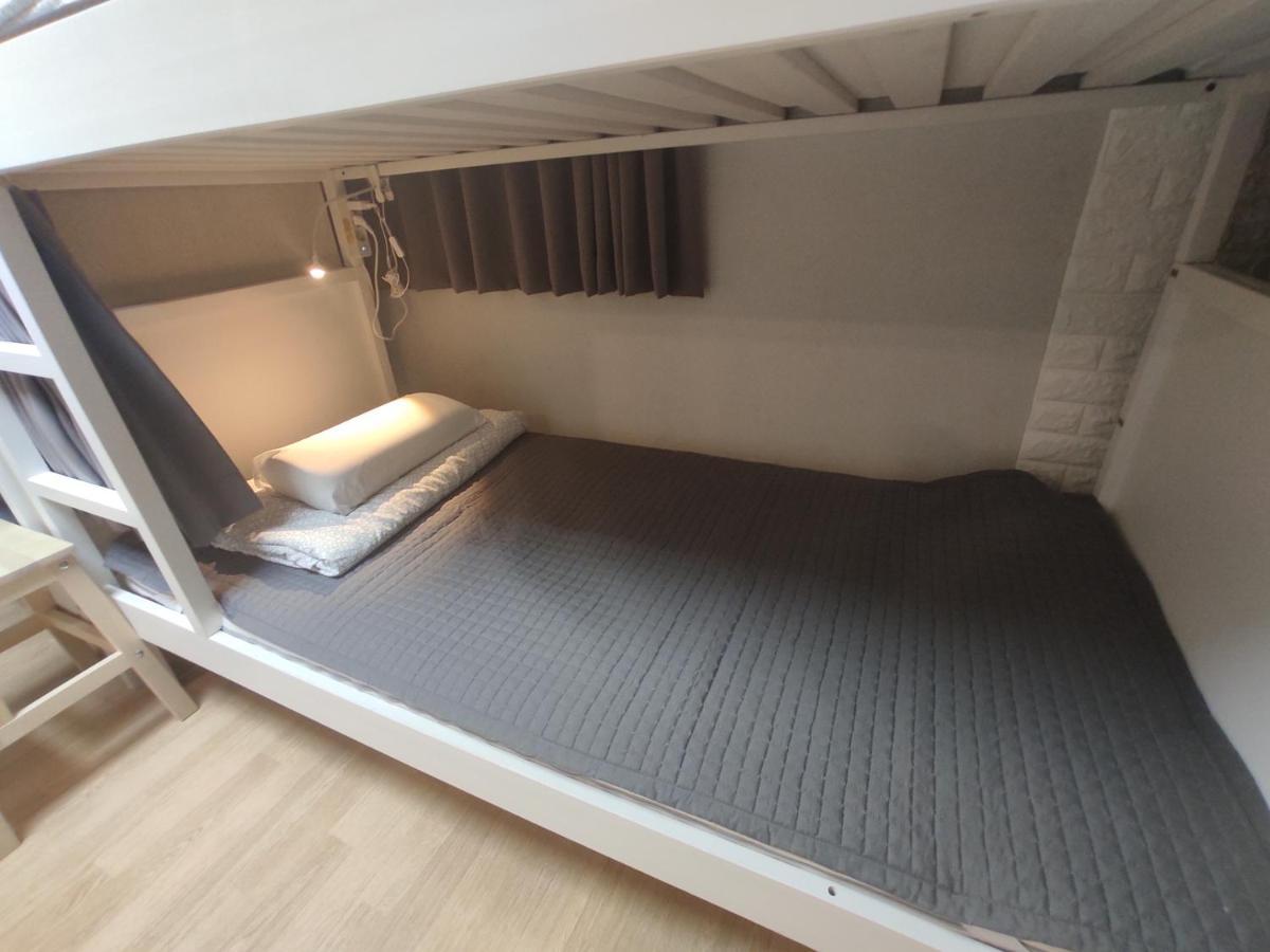 Family Room,1263535483:JPEG