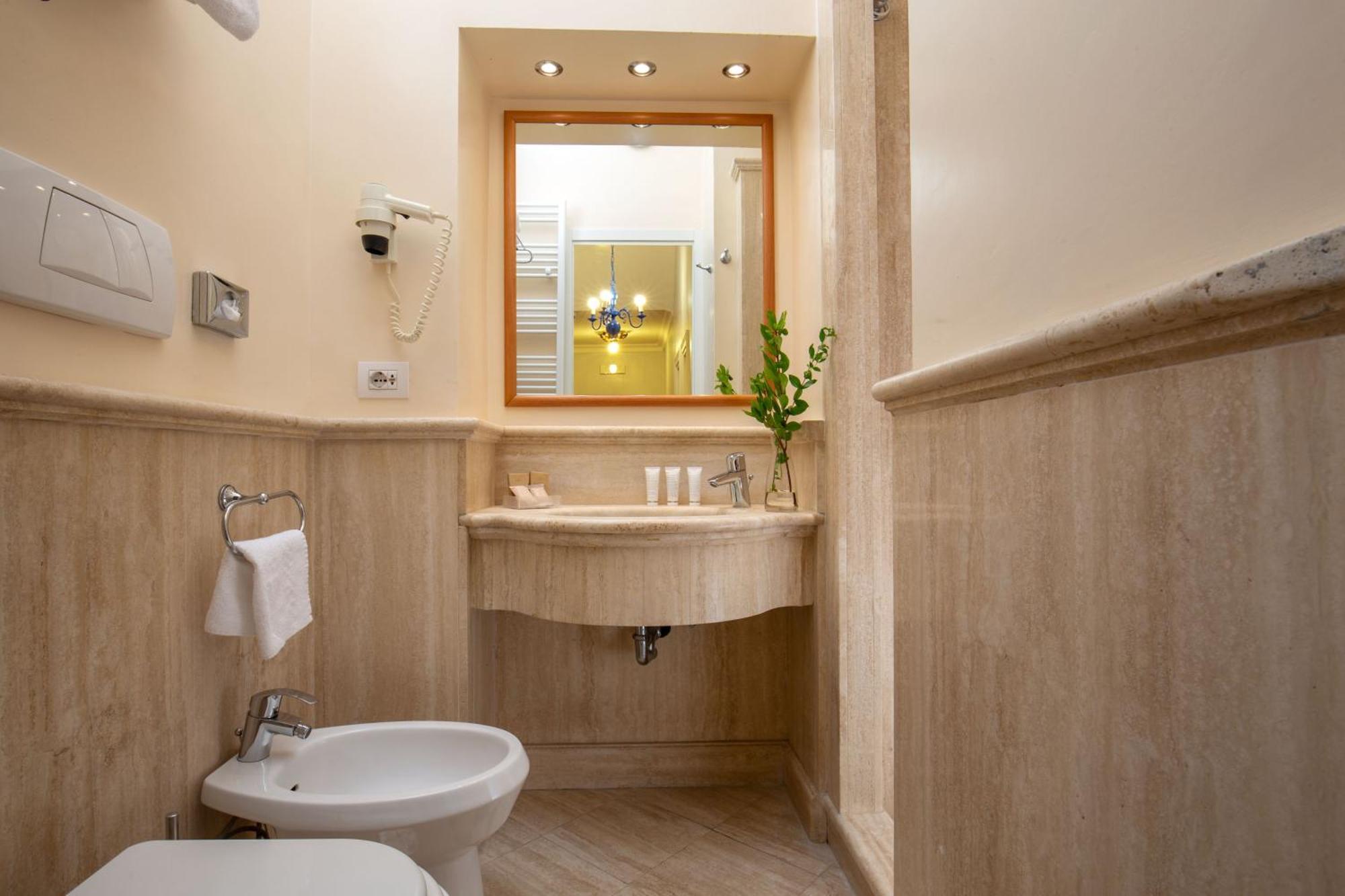 Superior Double or Twin Room Via dei Greci 23
