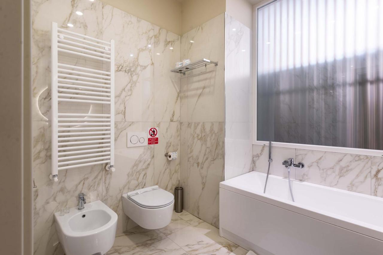 Deluxe Double Room Bath