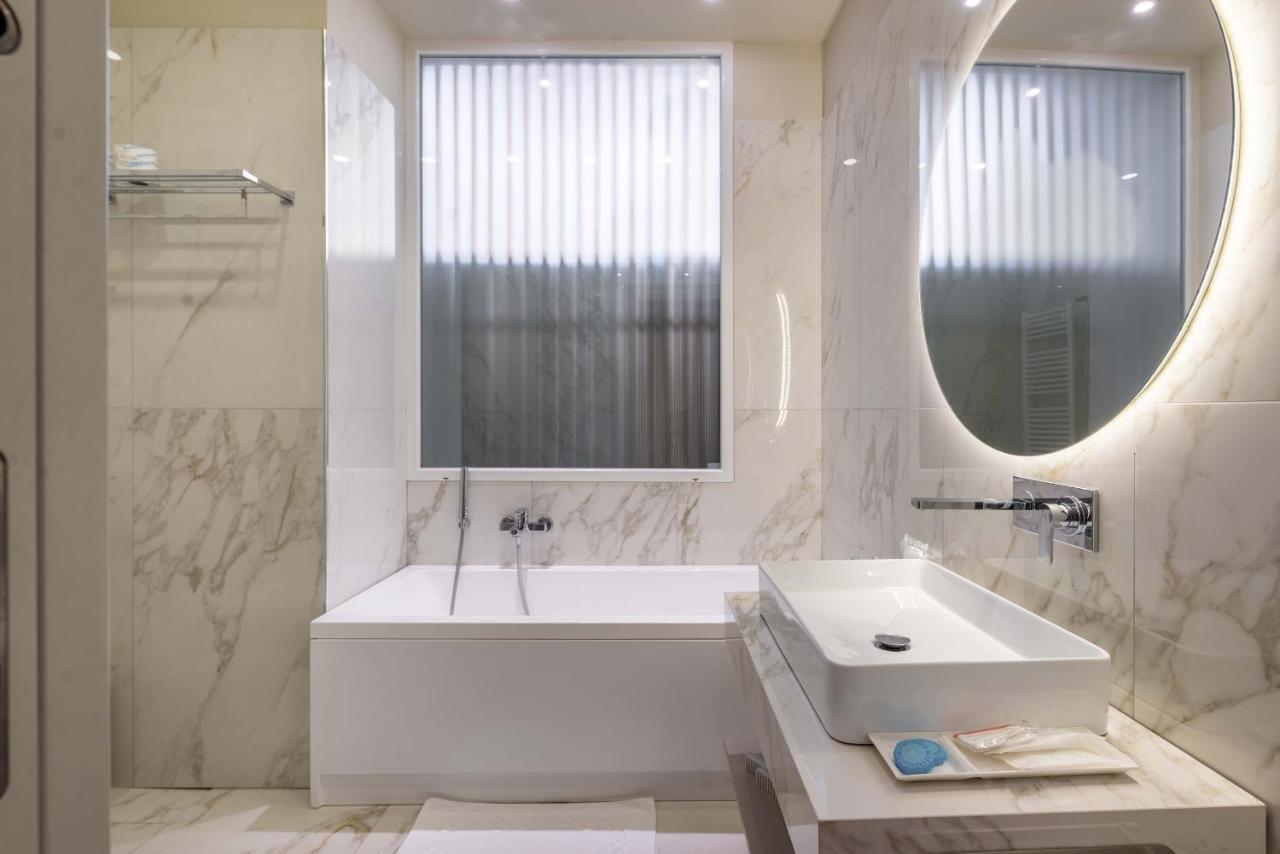Deluxe Double Room Bath