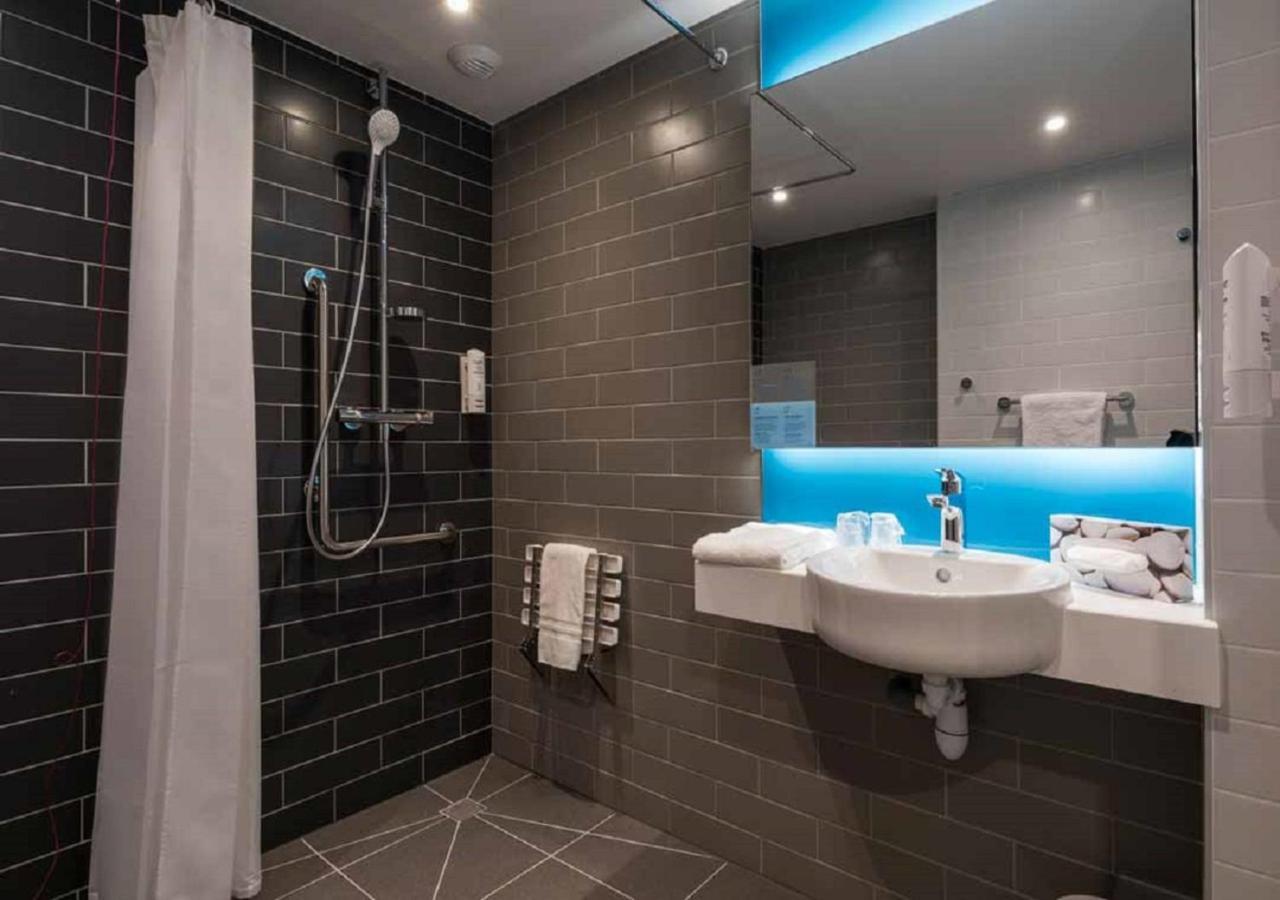 Standard Twin Room Mobility Access