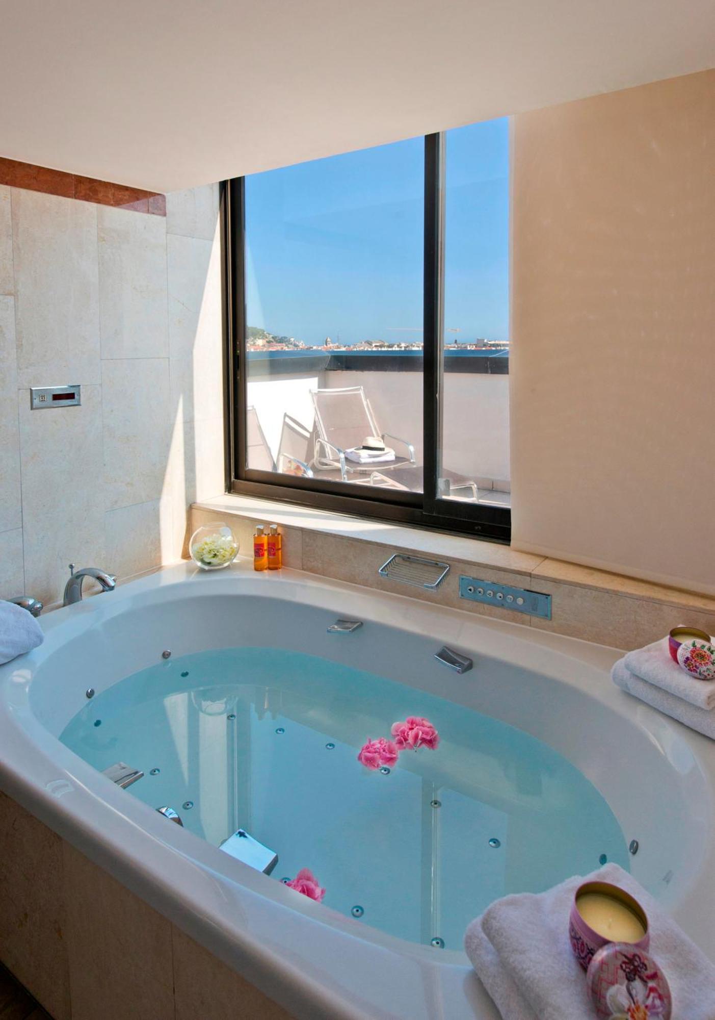 King Suite Non-Smoking
