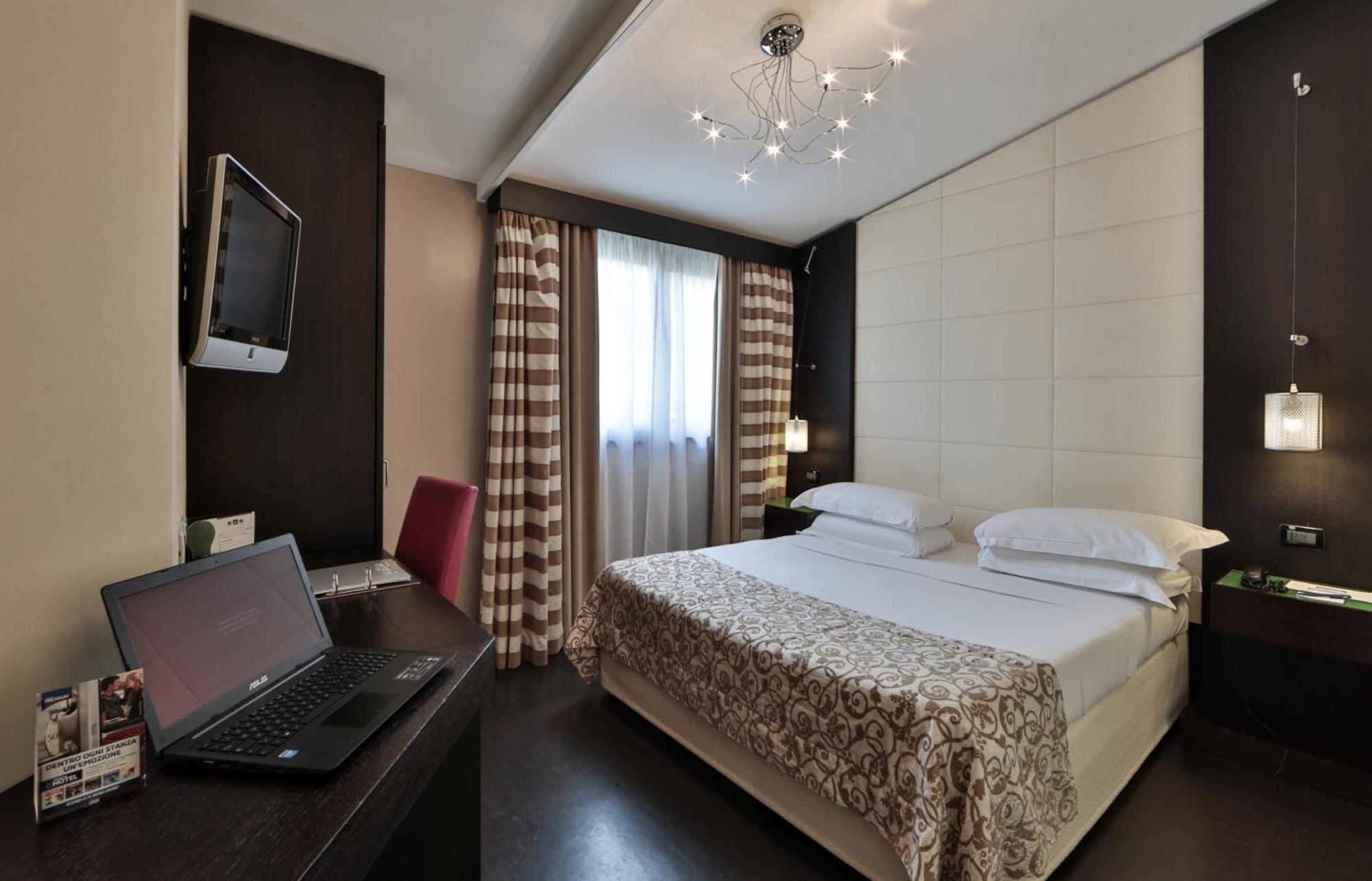 Standard Queen Room