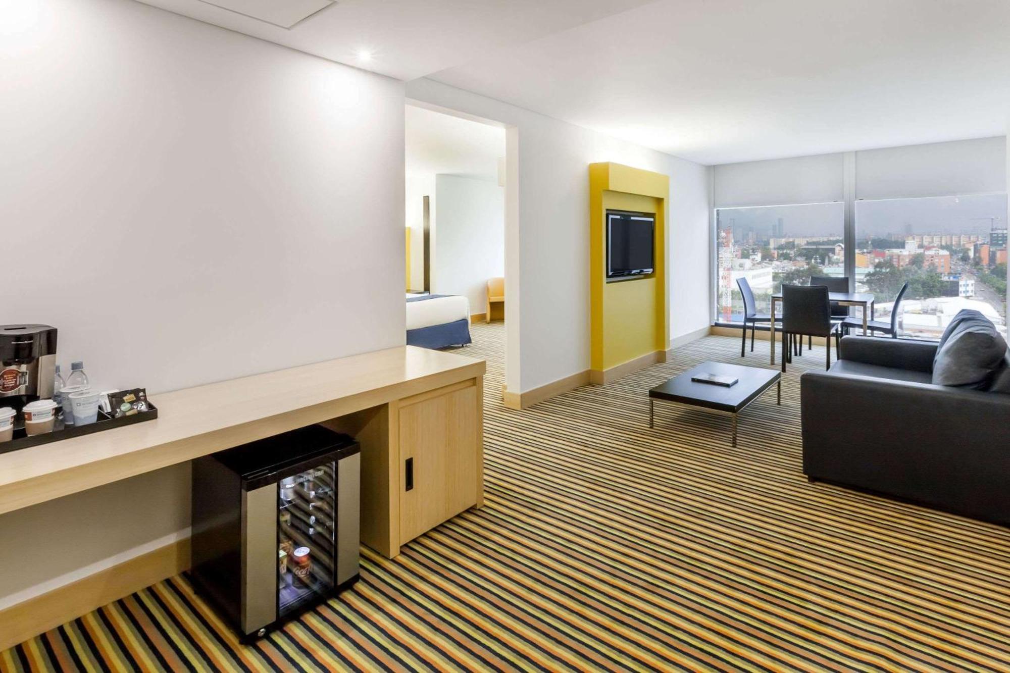 Deluxe Queen Suite