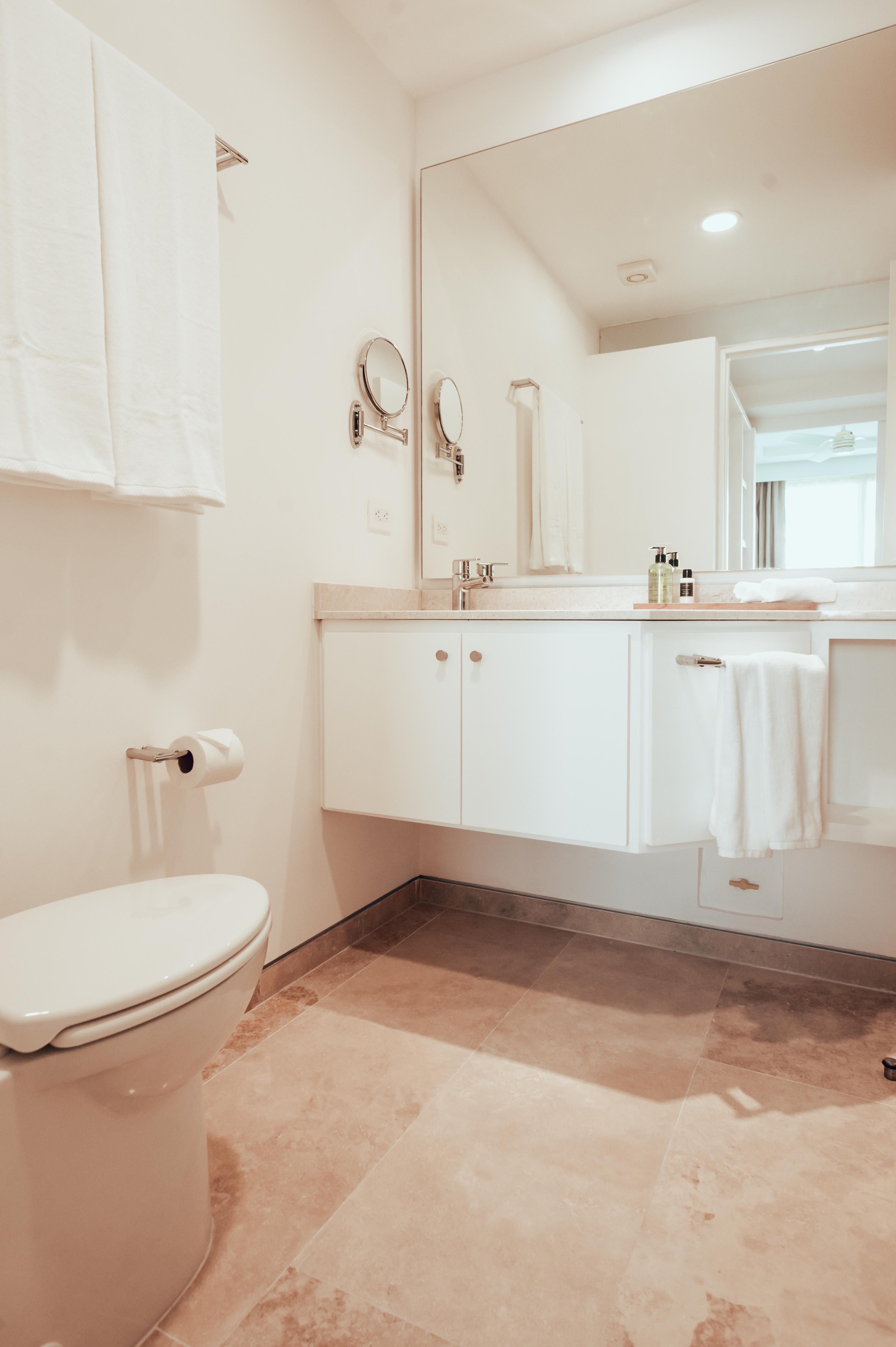 One-Bedroom Private Jacuzzi & Roof