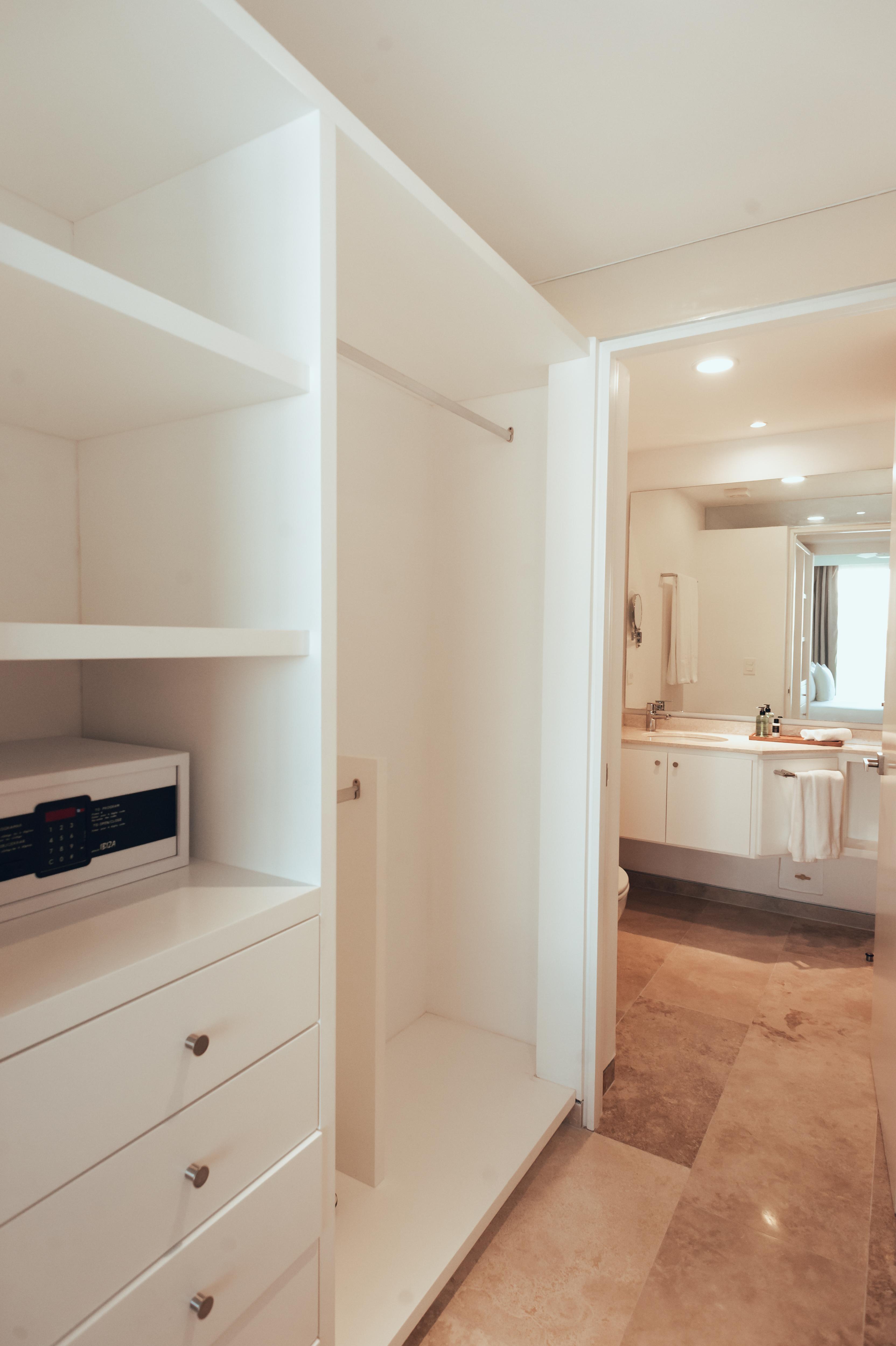 One-Bedroom Private Jacuzzi & Roof