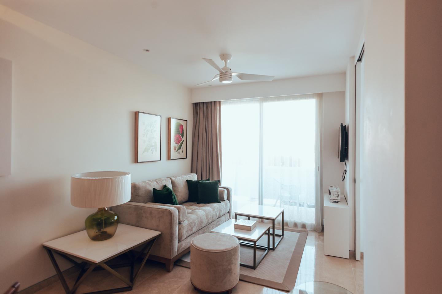 One-Bedroom Private Jacuzzi & Roof