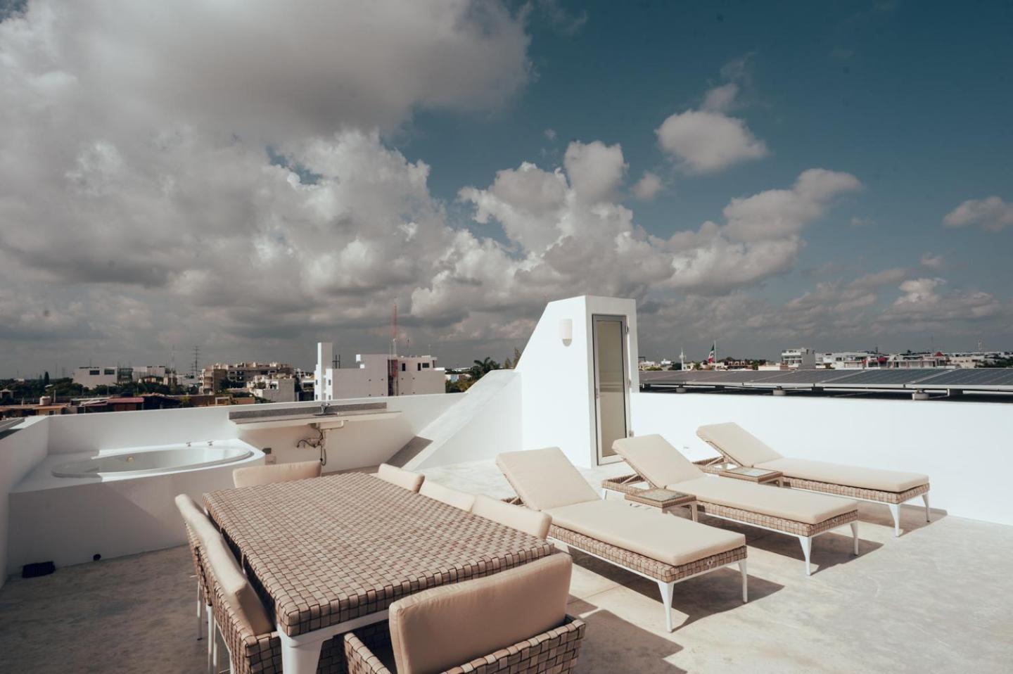Two-bedroom Family Private Jacuzzi & Roof
