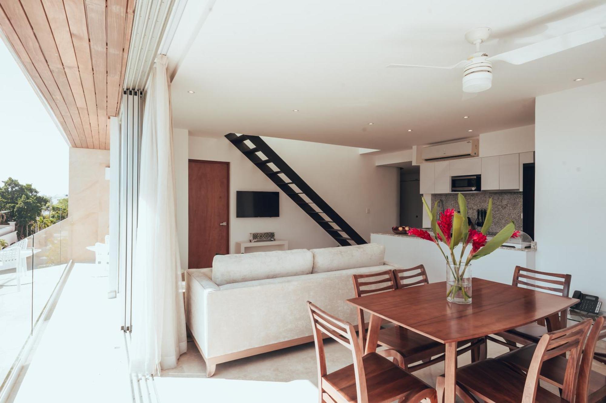 Two-bedroom Family Private Jacuzzi & Roof