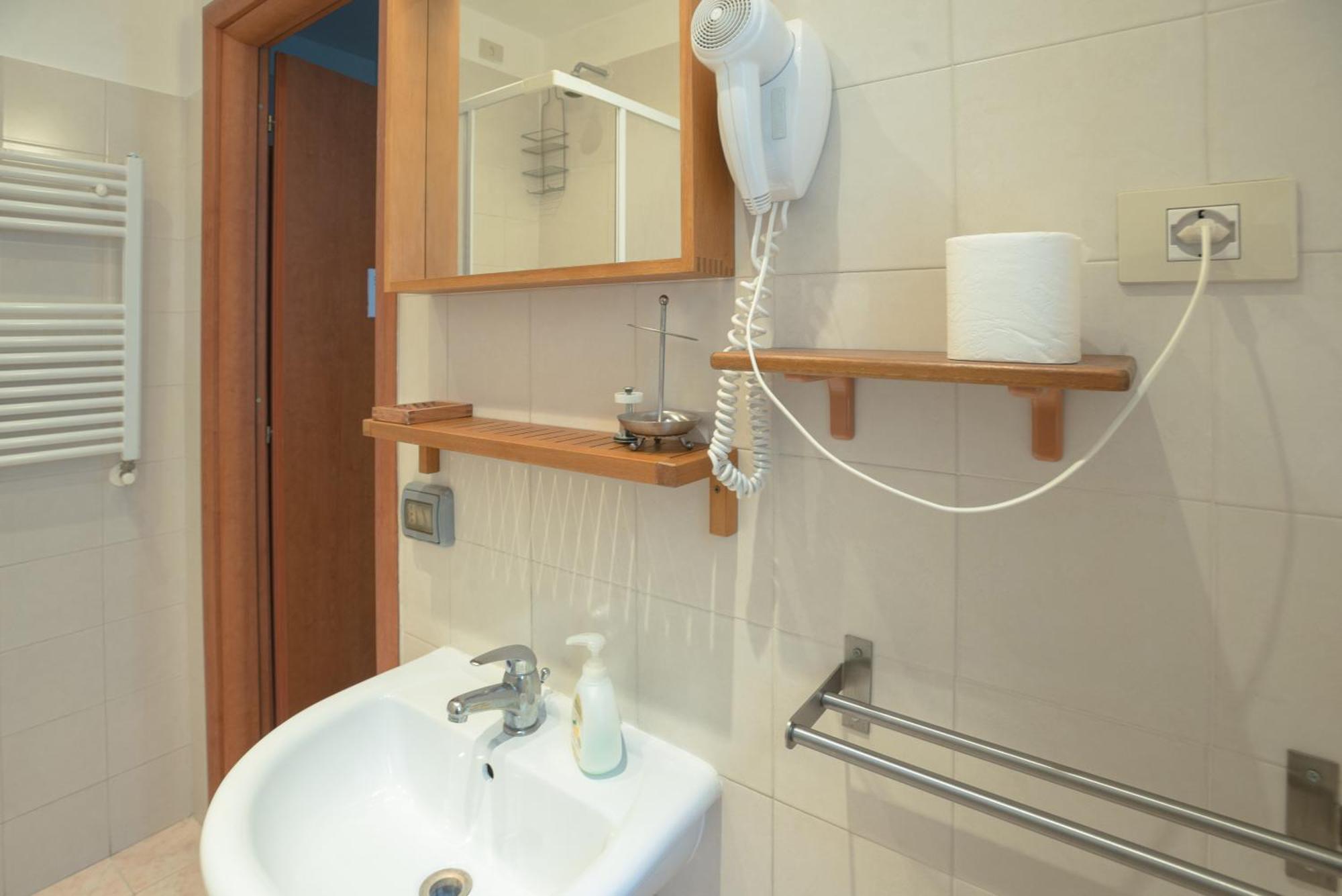 Double or Twin Room Private Internal Bathroom