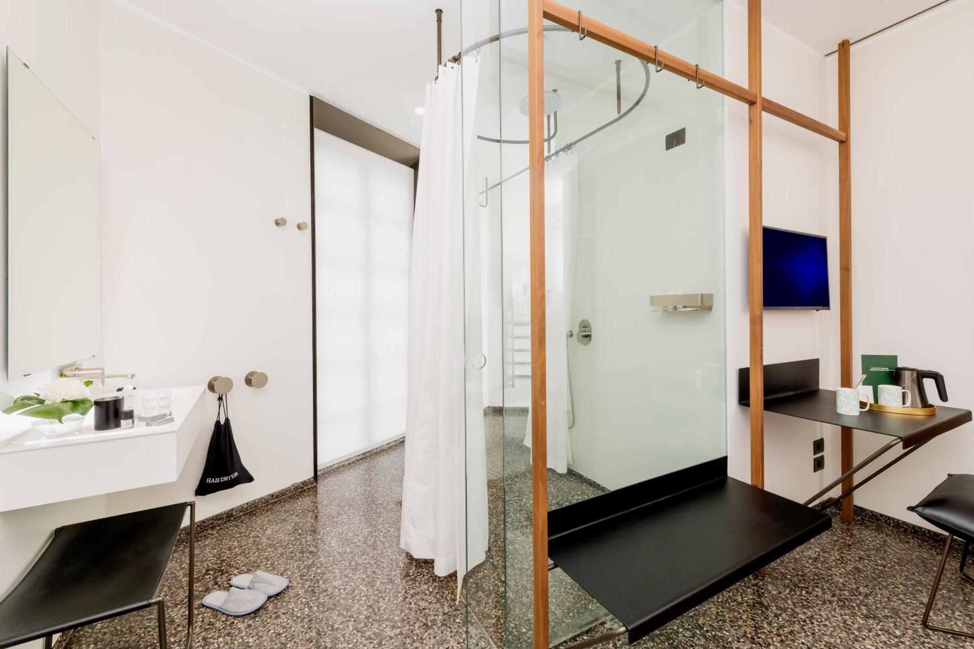 Deluxe Double or Twin Room City View