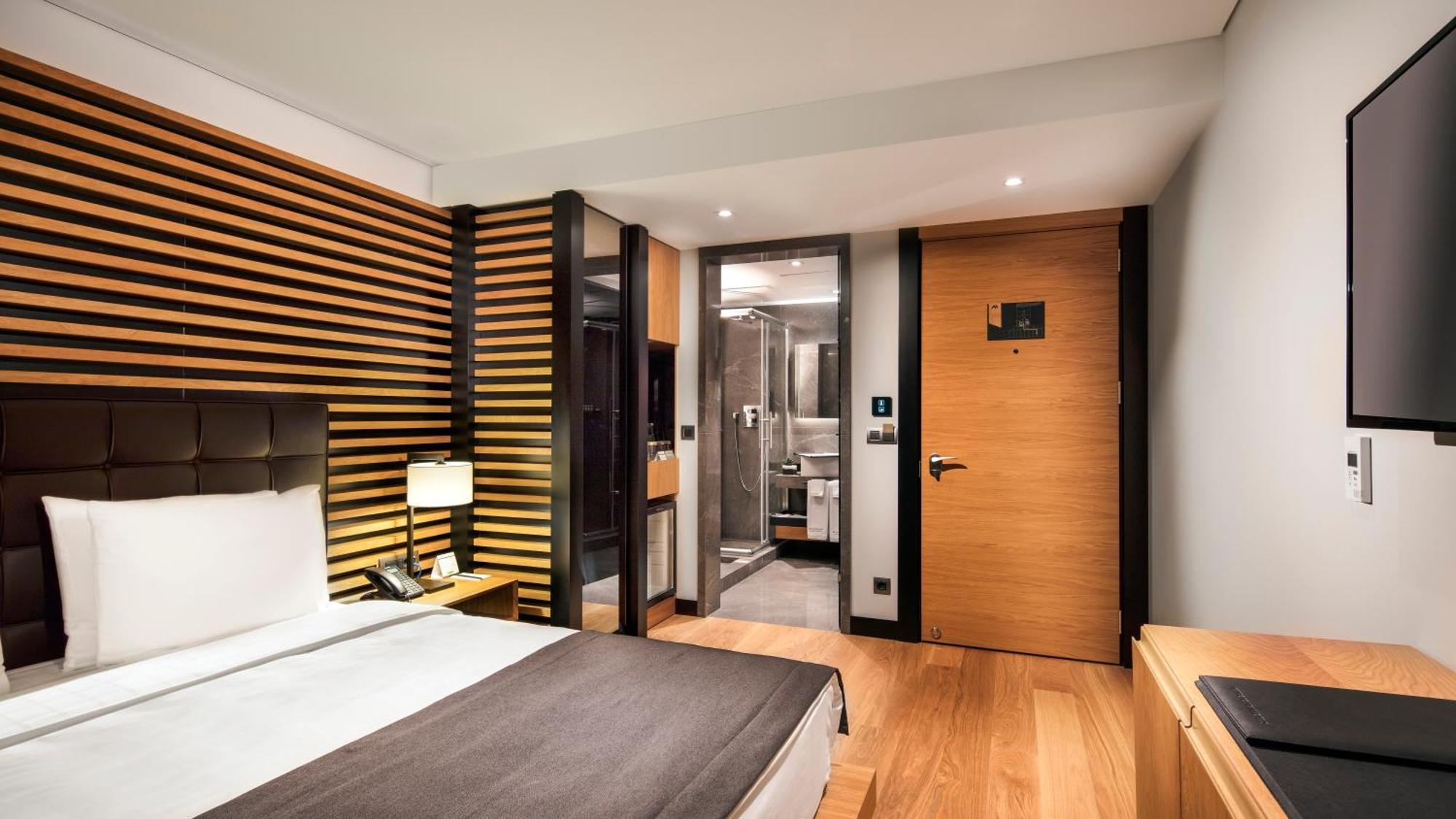 Deluxe Room with Sea View