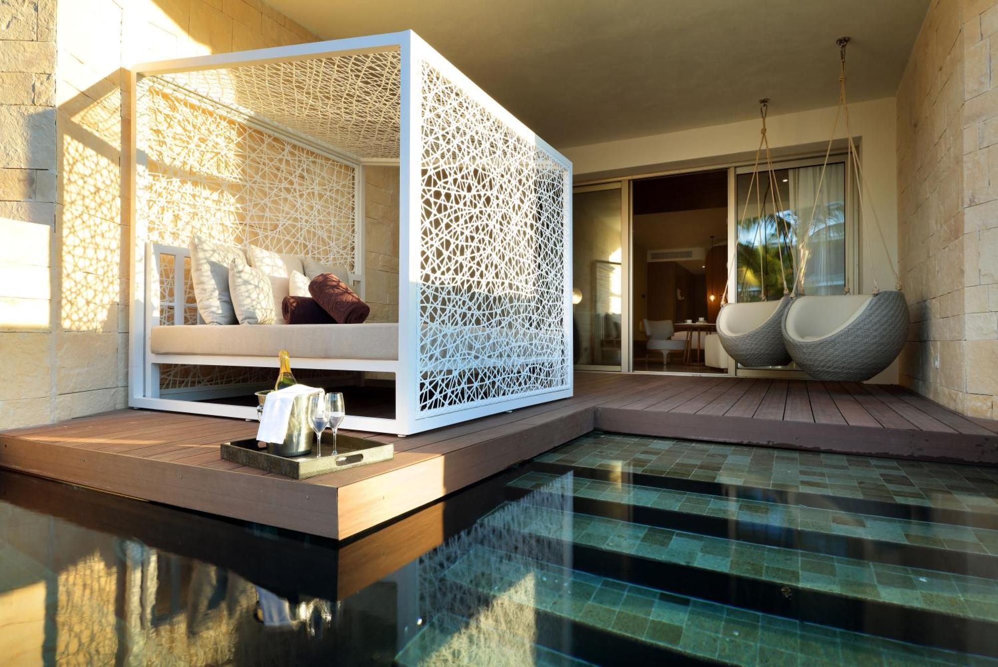 Junior Suite Swim Up